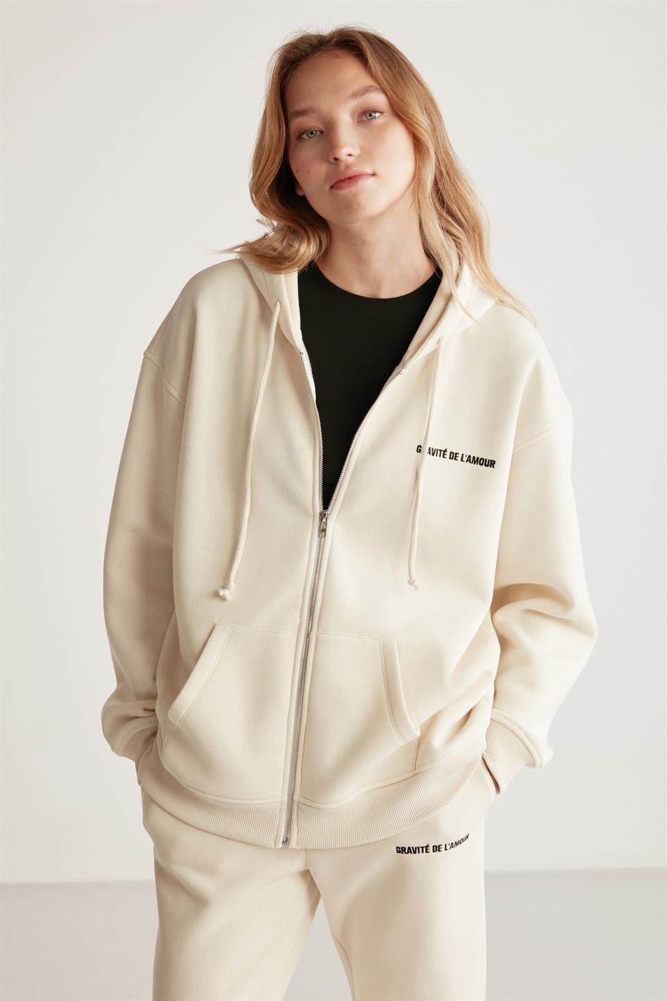 AMETIS Kadın İçi Polarlı Nakış Yazı Detaylı Organik Pamuk Oversize Kapüşonlu Vanilya Sweatshirt