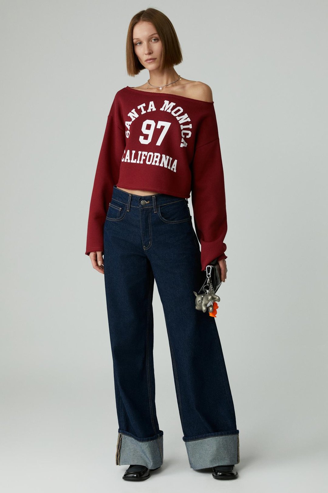 ASLY Kadın Asimetrik Yakalı Şardonsuz Tek Omzu Açık Baskılı Bordo Sweatshirt