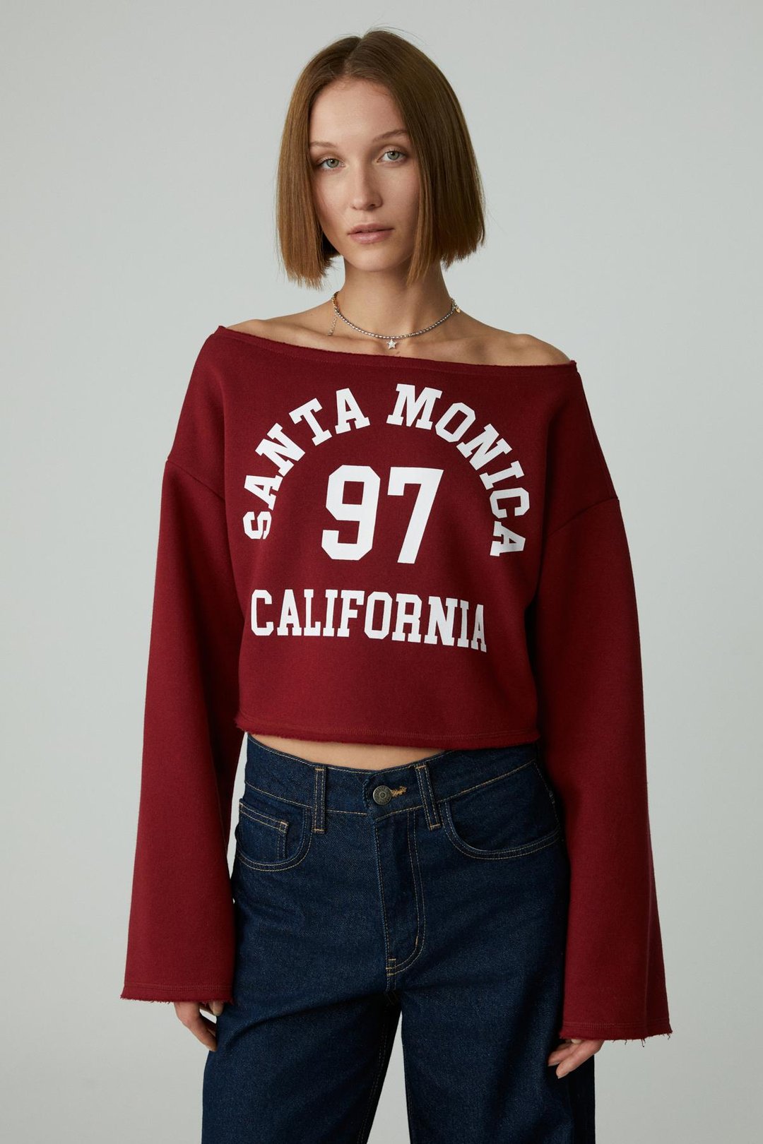 ASLY Kadın Asimetrik Yakalı Şardonsuz Tek Omzu Açık Baskılı Bordo Sweatshirt