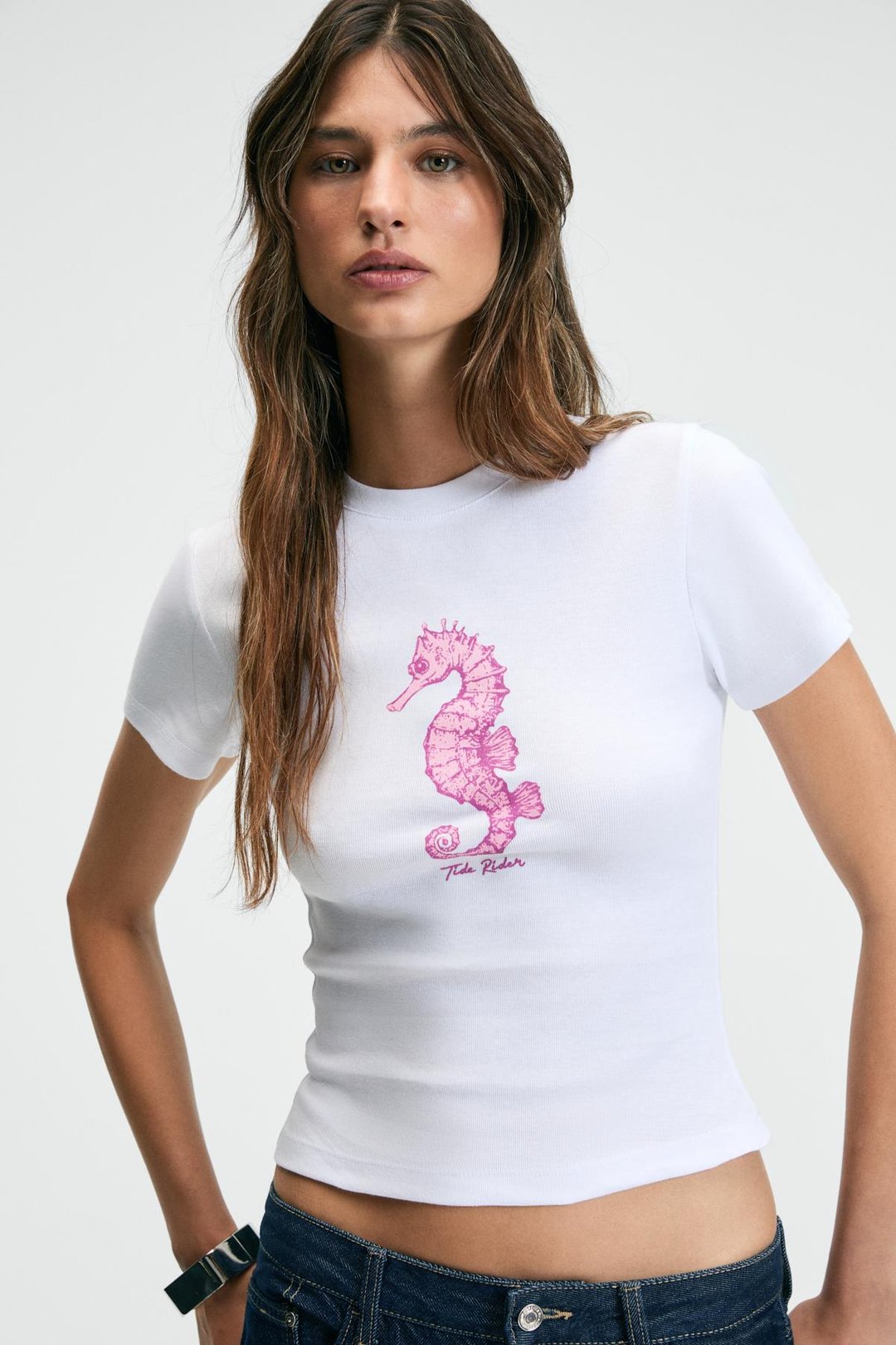 ATHEA Kadın Bisiklet Yaka Kısa Kollu Önü Baskılı Slim Beyaz - Pembe baskılı T-Shirt