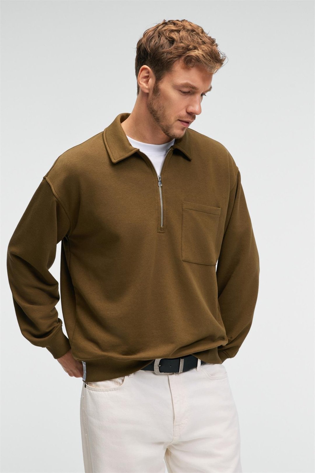 AUGUST Erkek %100 Pamuk Yarım Fermuarlı Yakalı Cepli Süs Etiketli Haki Sweatshirt