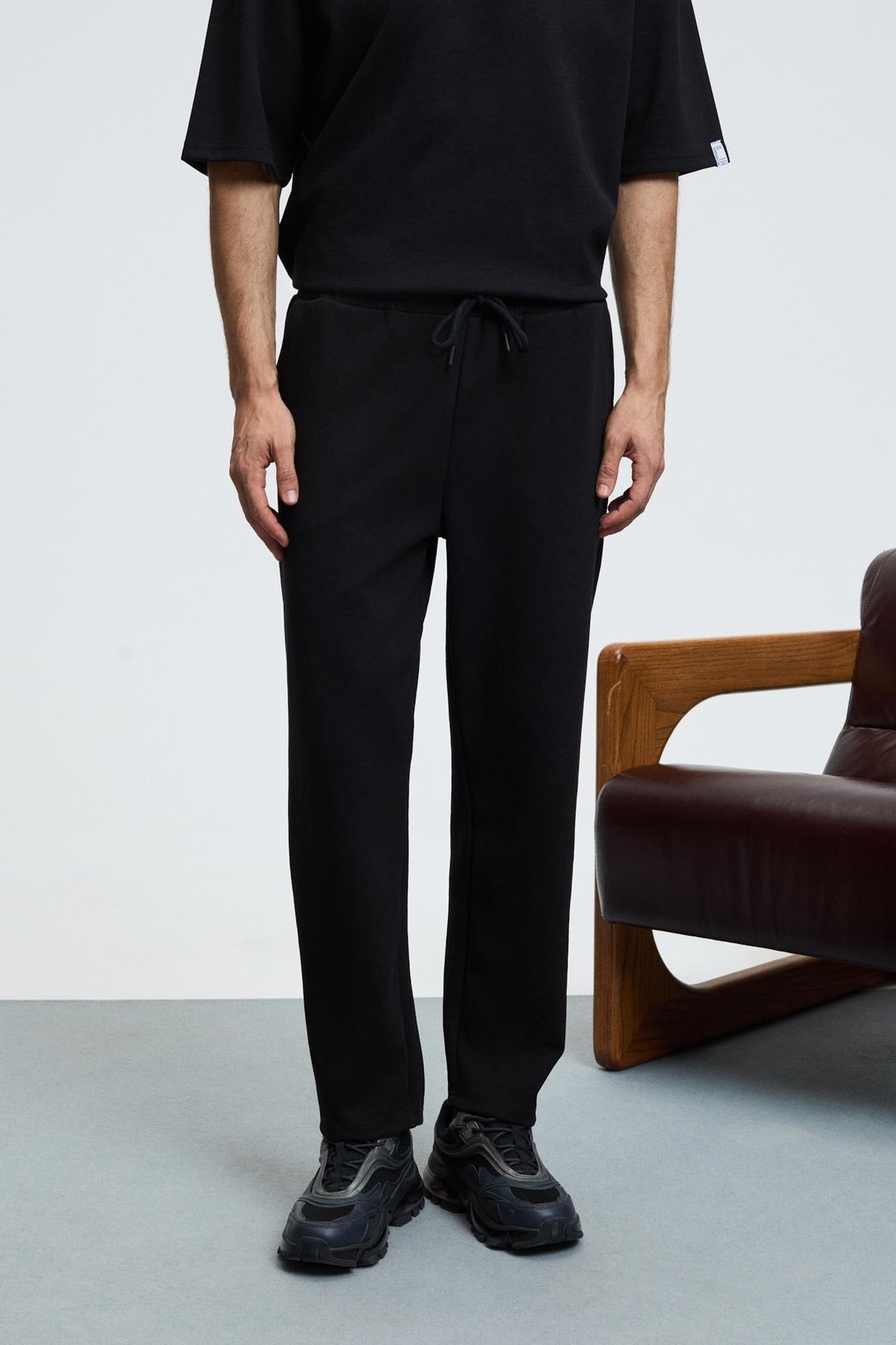 BARNABY Erkek Kolu ve Pantolon Cebi Süs Etiket Detaylı Yuvarlak Yaka Siyah Alt-Üst Takım