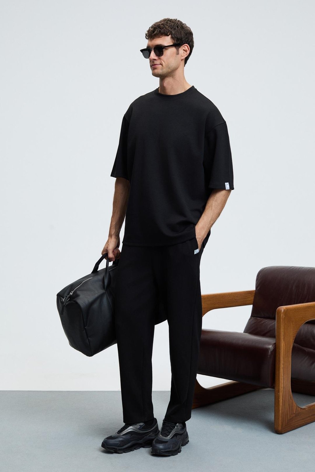 BARNABY Erkek Kolu ve Pantolon Cebi Süs Etiket Detaylı Yuvarlak Yaka Siyah Alt-Üst Takım