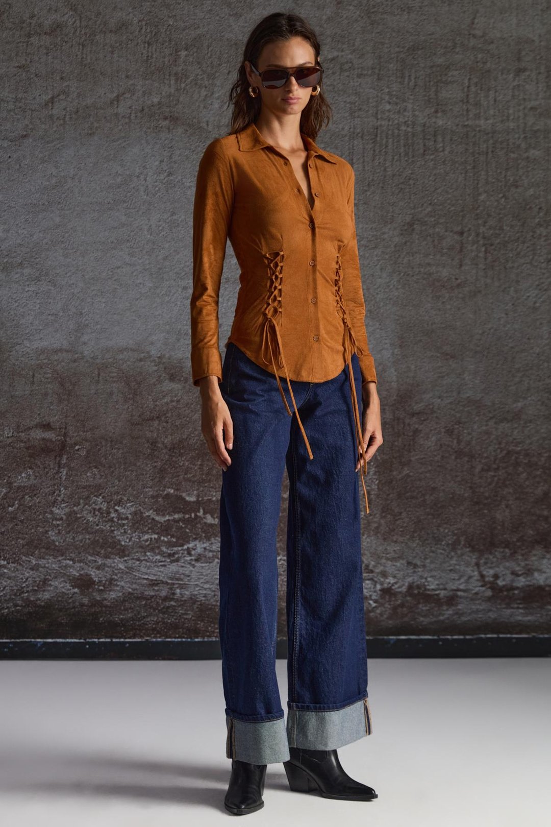 BOGOTAN Kadın Slim Fit Vücudu Saran Süet Belden Bağlamalı İpli Kahverengi Gömlek