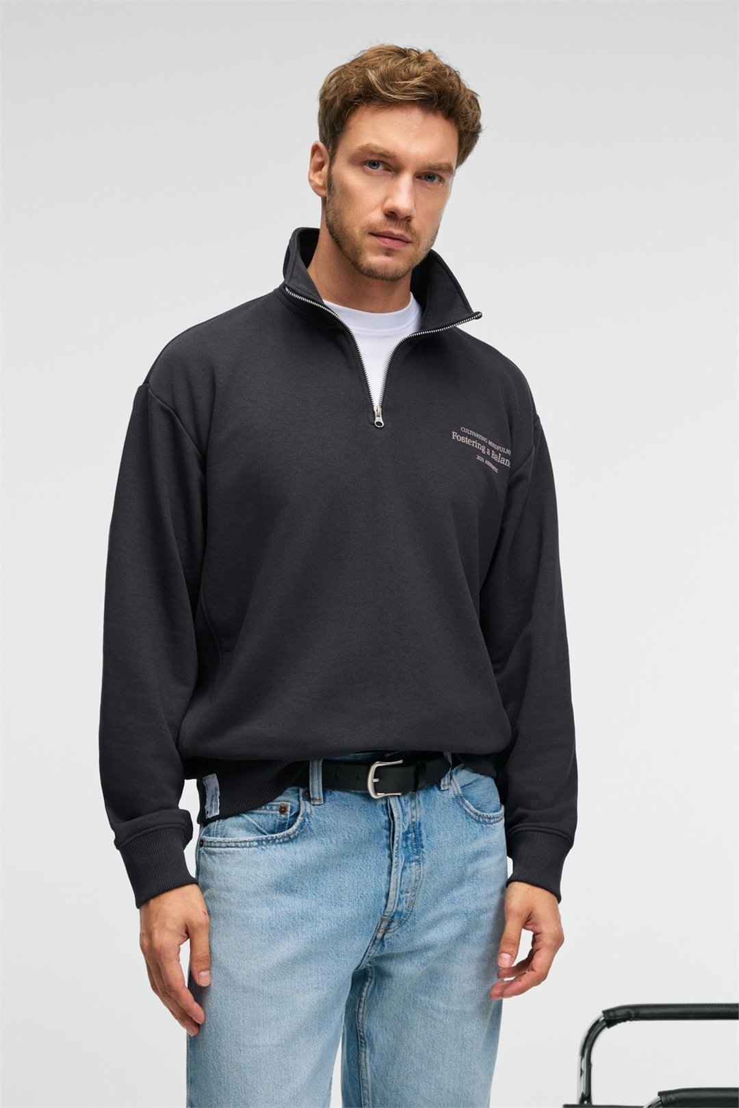 BRAM Erkek %100 Pamuk Dik Yakalı Yarım Fermuarlı Baskılı Antrasit Sweatshirt