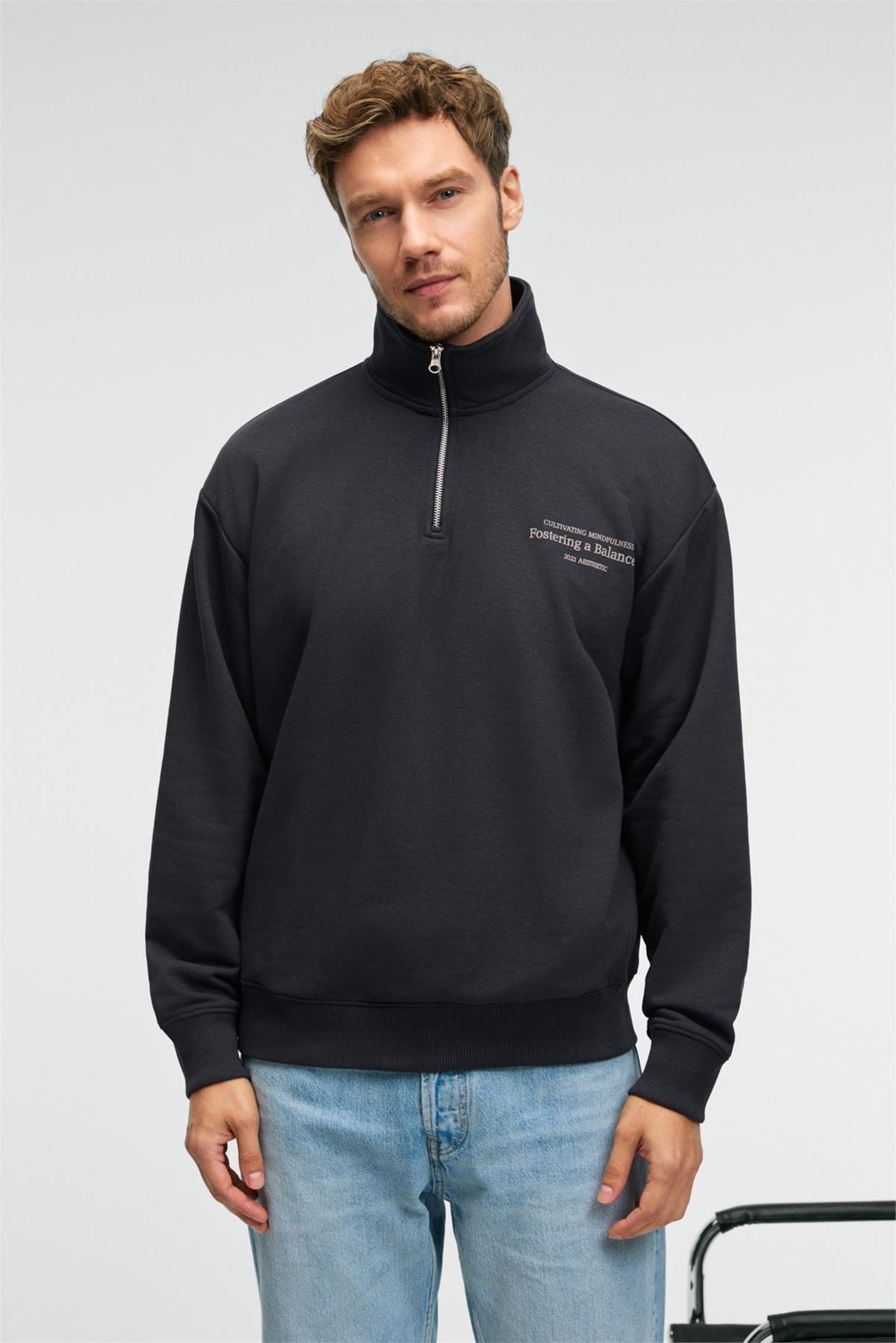 BRAM Erkek %100 Pamuk Dik Yakalı Yarım Fermuarlı Baskılı Antrasit Sweatshirt