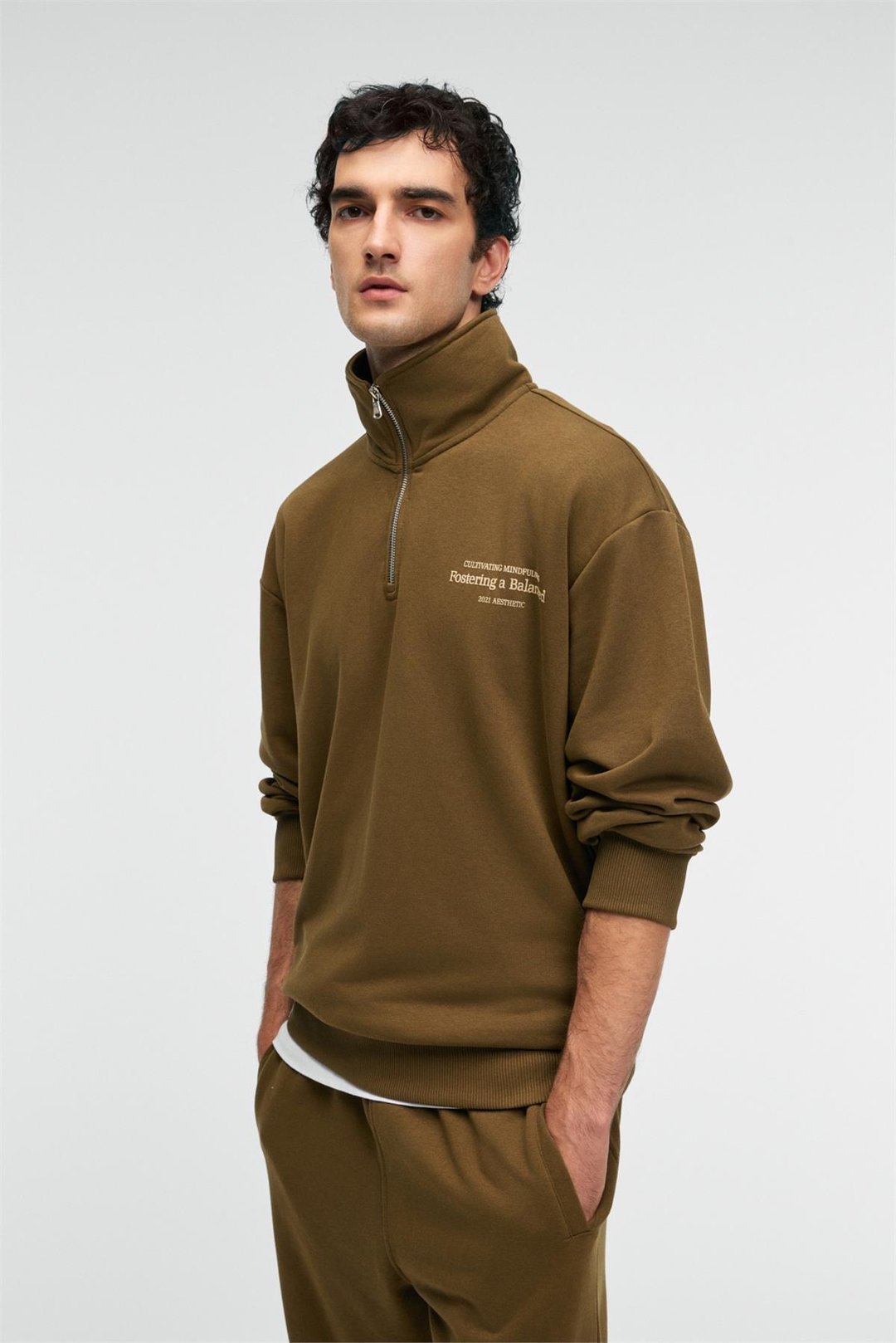 BRAM Erkek %100 Pamuk Dik Yakalı Yarım Fermuarlı Baskılı Haki Sweatshirt