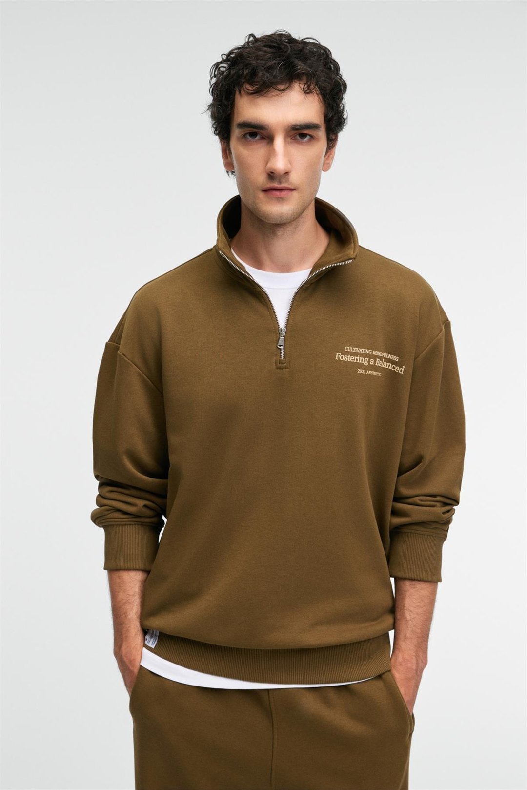 BRAM Erkek %100 Pamuk Dik Yakalı Yarım Fermuarlı Baskılı Haki Sweatshirt