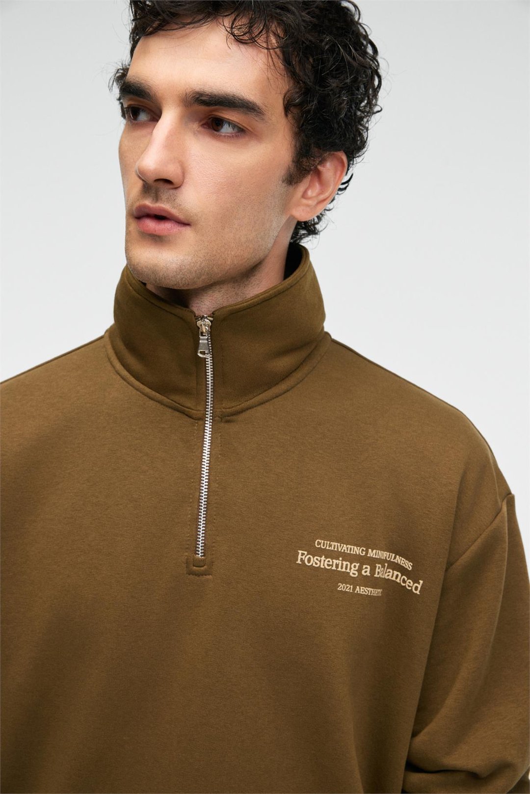 BRAM Erkek %100 Pamuk Dik Yakalı Yarım Fermuarlı Baskılı Haki Sweatshirt