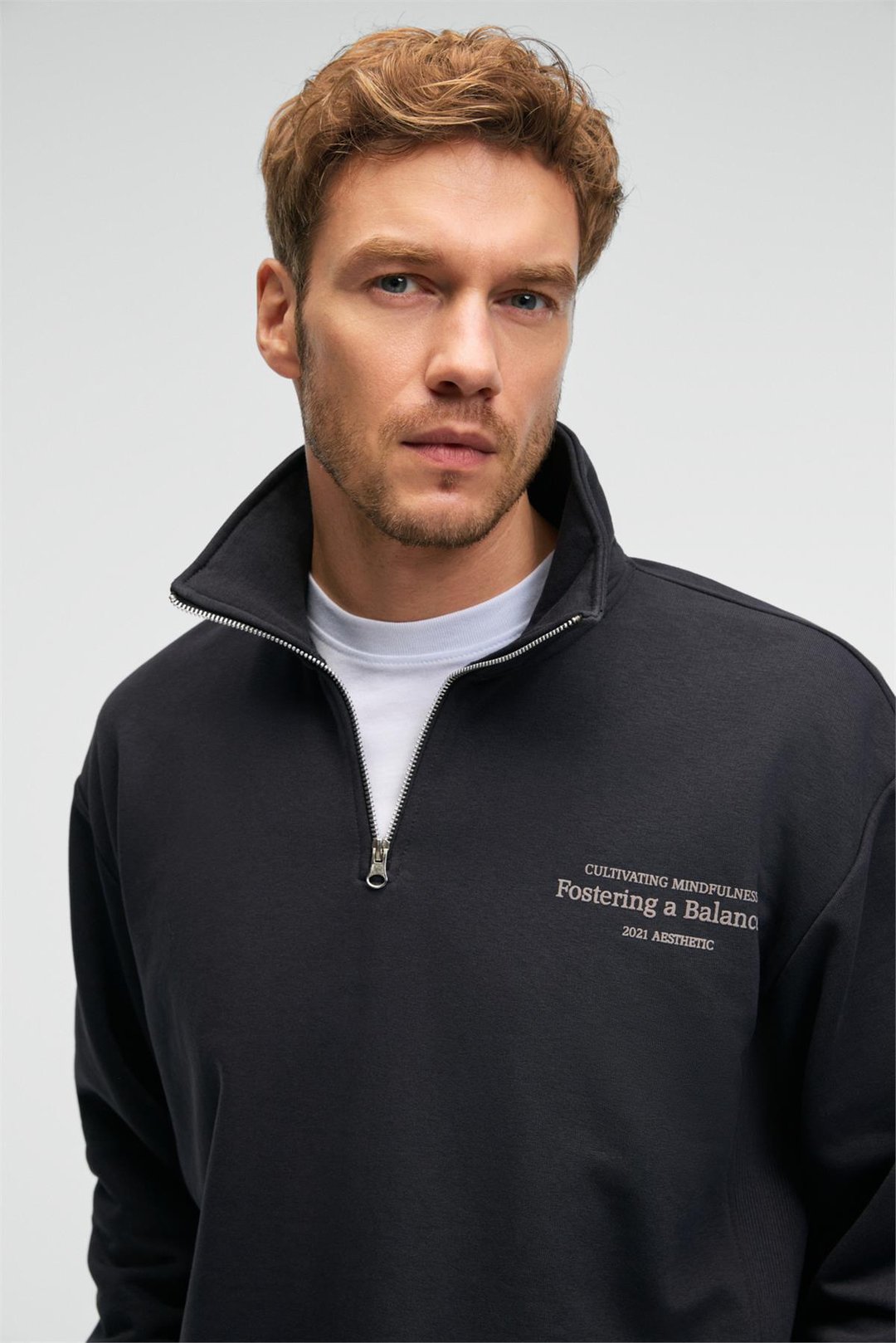 BRAM Erkek %100 Pamuk Dik Yakalı Yarım Fermuarlı Baskılı Antrasit Sweatshirt