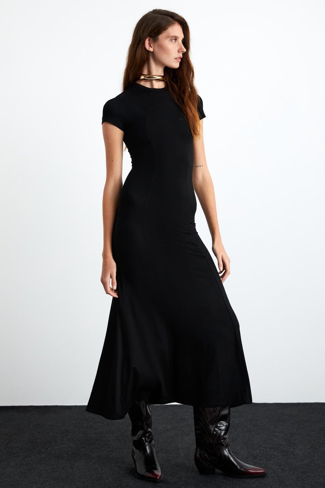 BRILYN Kadın Viskon Likralı Kloş Etekli Belden Oturtmalı Siyah Elbise