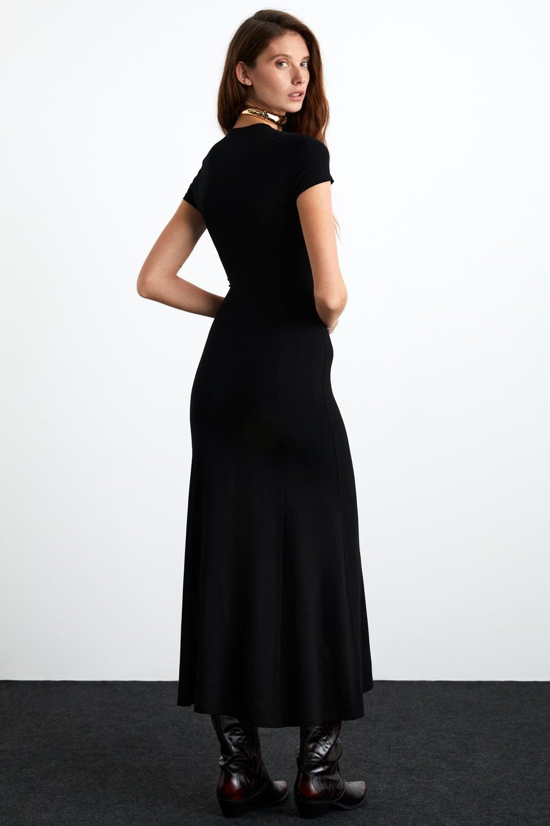 BRILYN Kadın Viskon Likralı Kloş Etekli Belden Oturtmalı Siyah Elbise