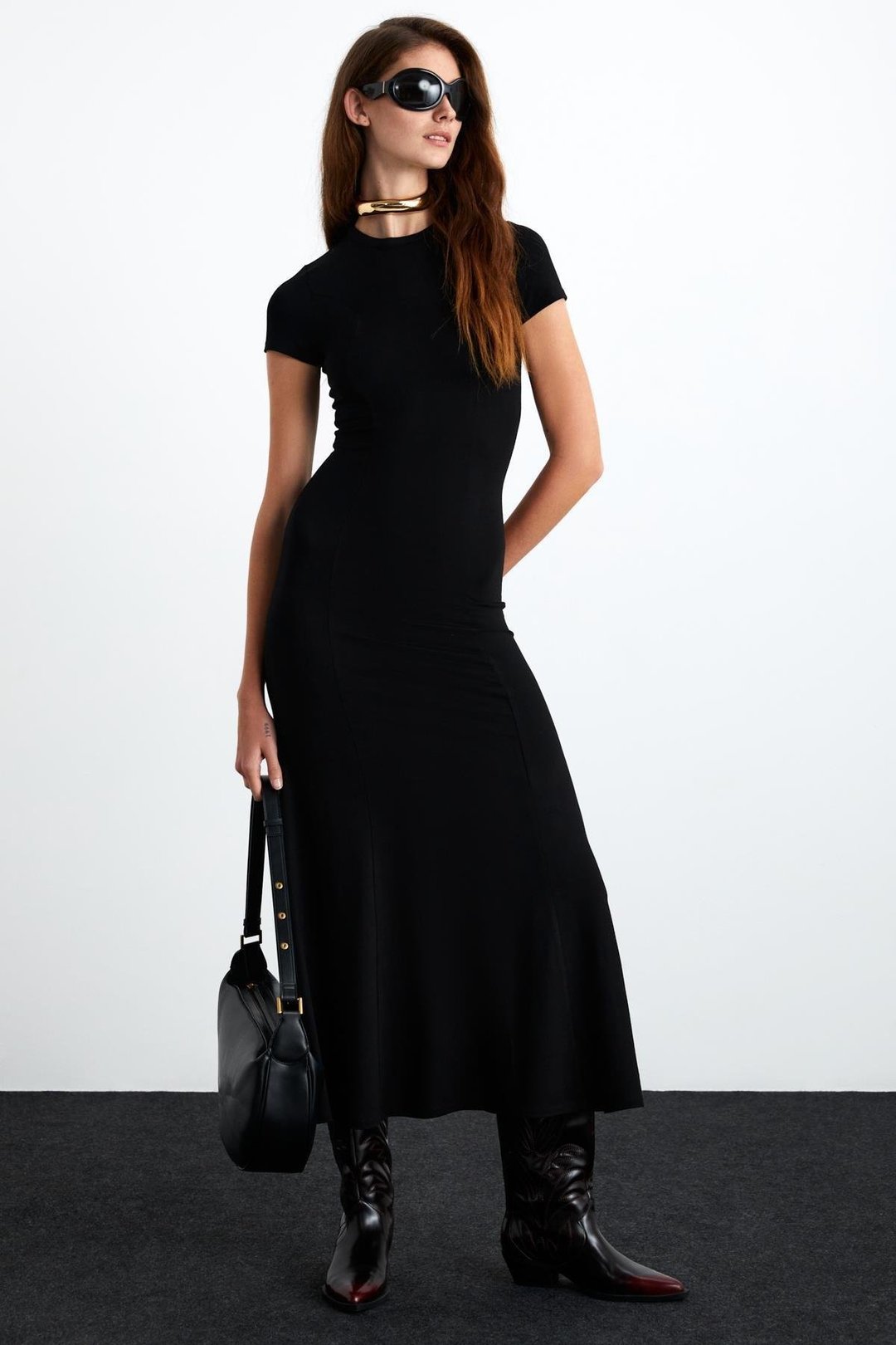 BRILYN Kadın Viskon Likralı Kloş Etekli Belden Oturtmalı Siyah Elbise