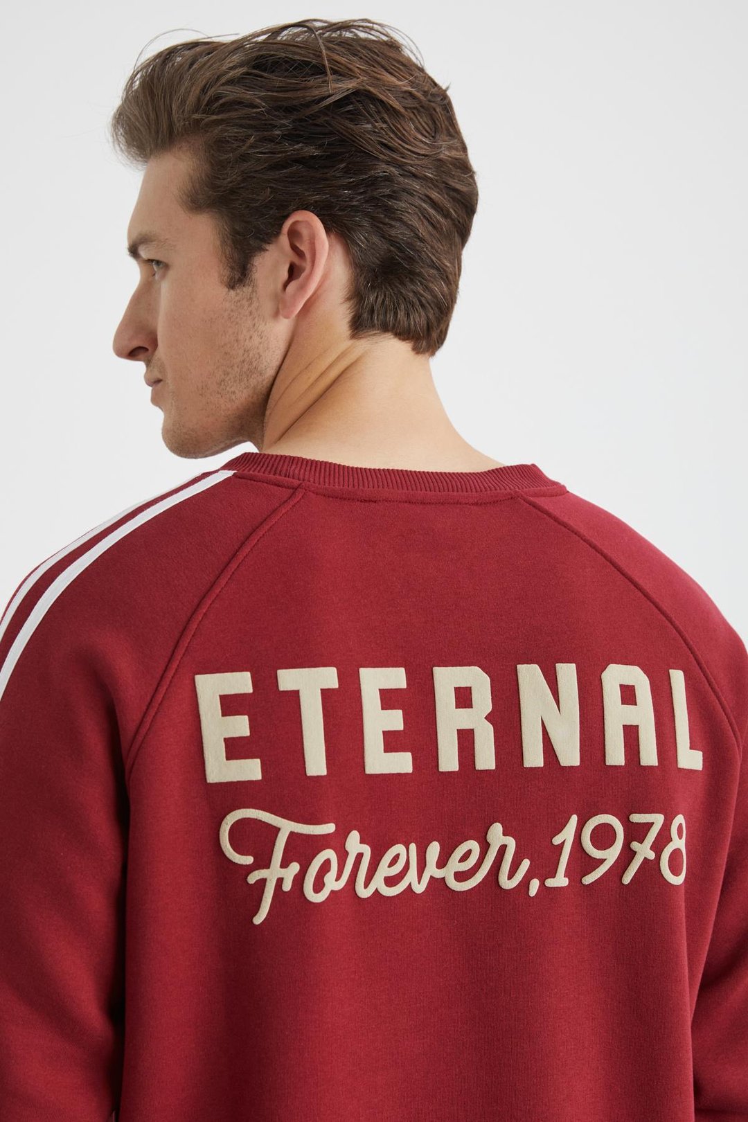 BRISTOL Erkek 3 İplik İçi Şardonlu Standart Kalıp Sırt Baskı Detaylı Kol Şeritli Bisiklet Yaka Bordo Sweatshirt