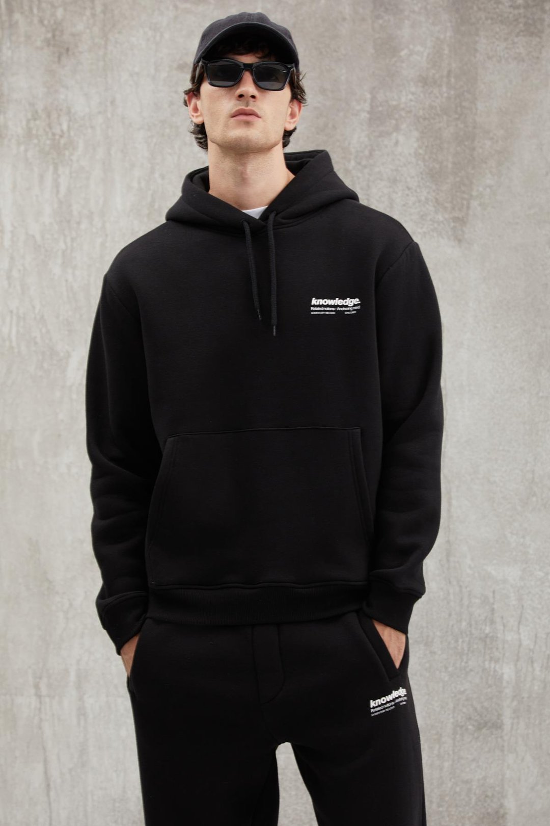 BRYANER Erkek Yumuşacık İçi Polarlı Baskılı Regular Kordonlu Siyah Sweatshirt