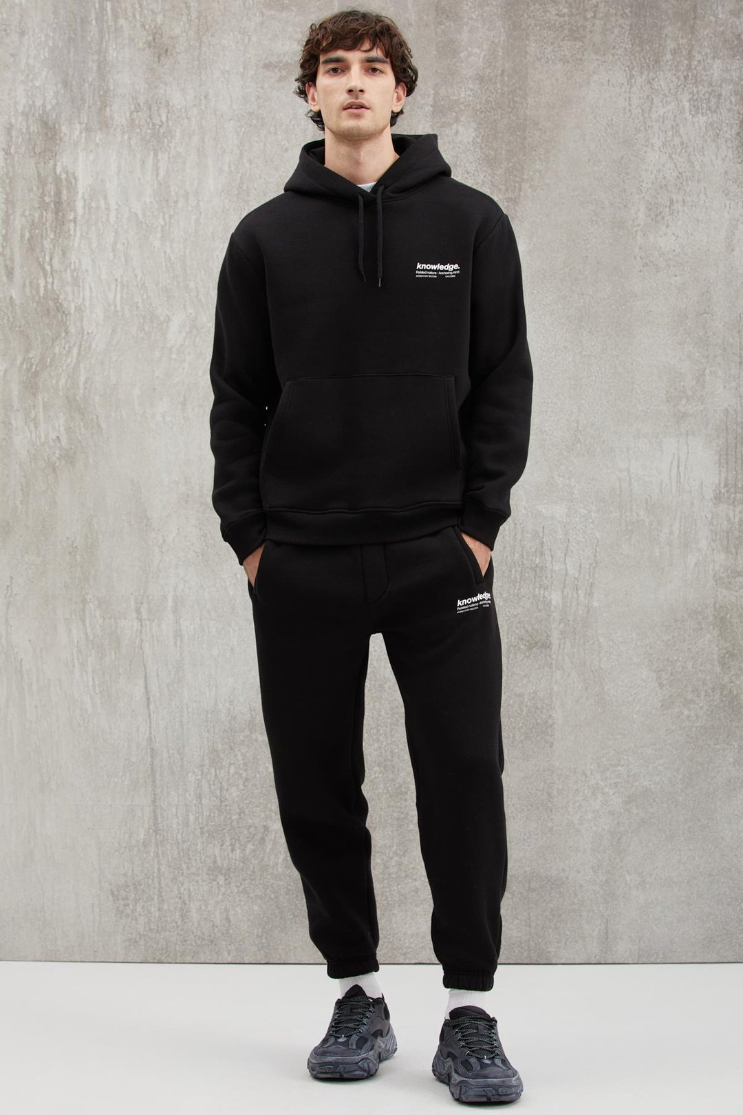 BRYANER Erkek Yumuşacık İçi Polarlı Baskılı Regular Kordonlu Siyah Sweatshirt