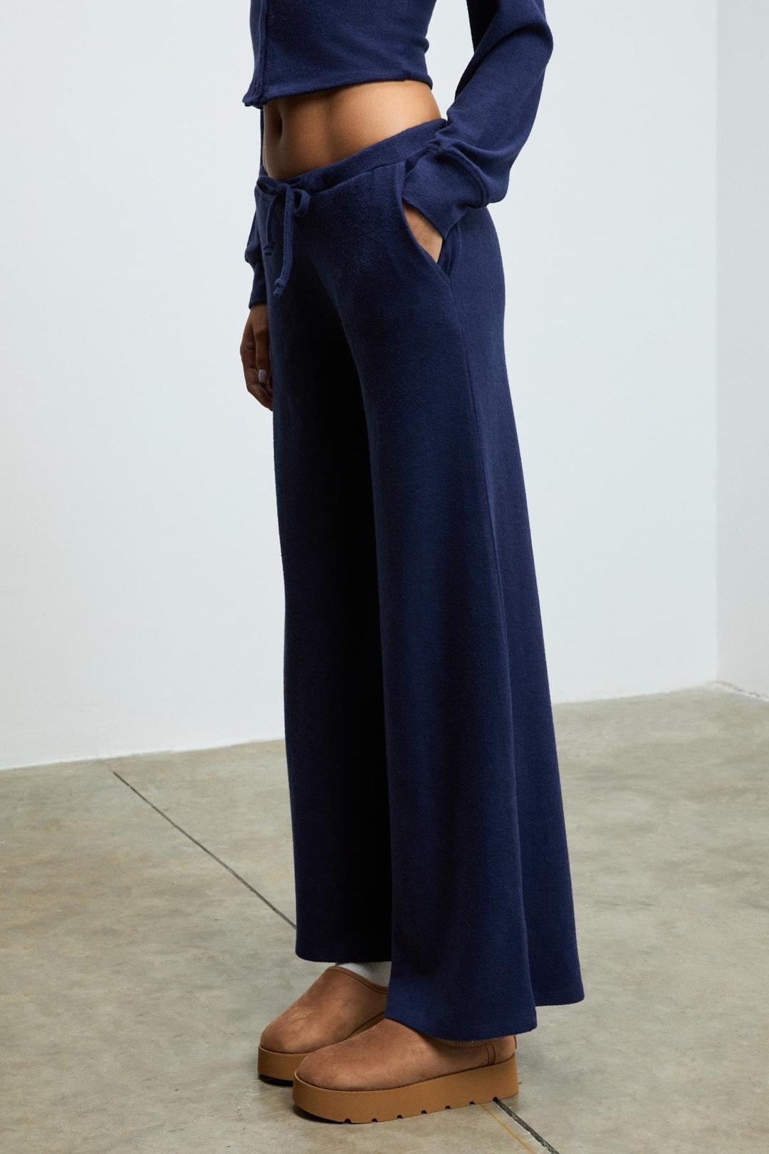 CAISES Kadın Yumuşak Ve Esnek Kumaşlı Geniş Paçalı Lacivert Eşofman Altı