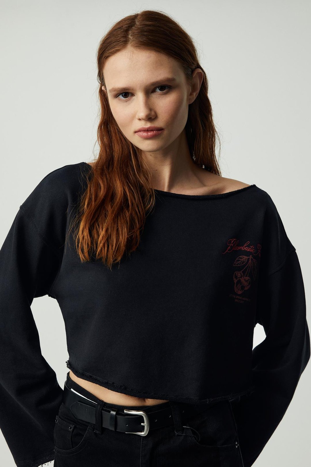 CARIBOU Kadın Asimetrik Yakalı Şardonsuz Tek Omzu Açık Baskılı Siyah Sweatshirt