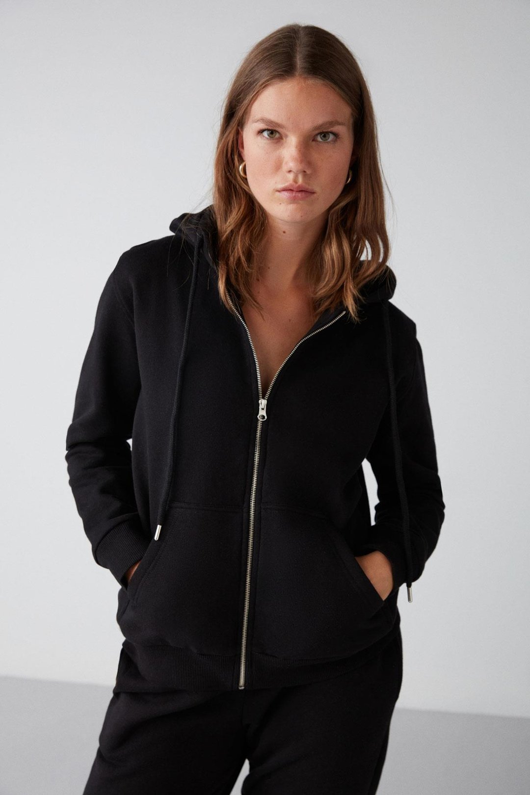 CARLOTA Kadın Yumuşacık İçi Polarlı 3 İplik Relaxed Kapüşonlu Fermuarlı Siyah Sweatshirt