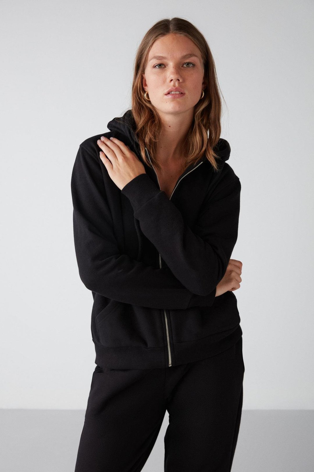 CARLOTA Kadın Yumuşacık İçi Polarlı 3 İplik Relaxed Kapüşonlu Fermuarlı Siyah Sweatshirt