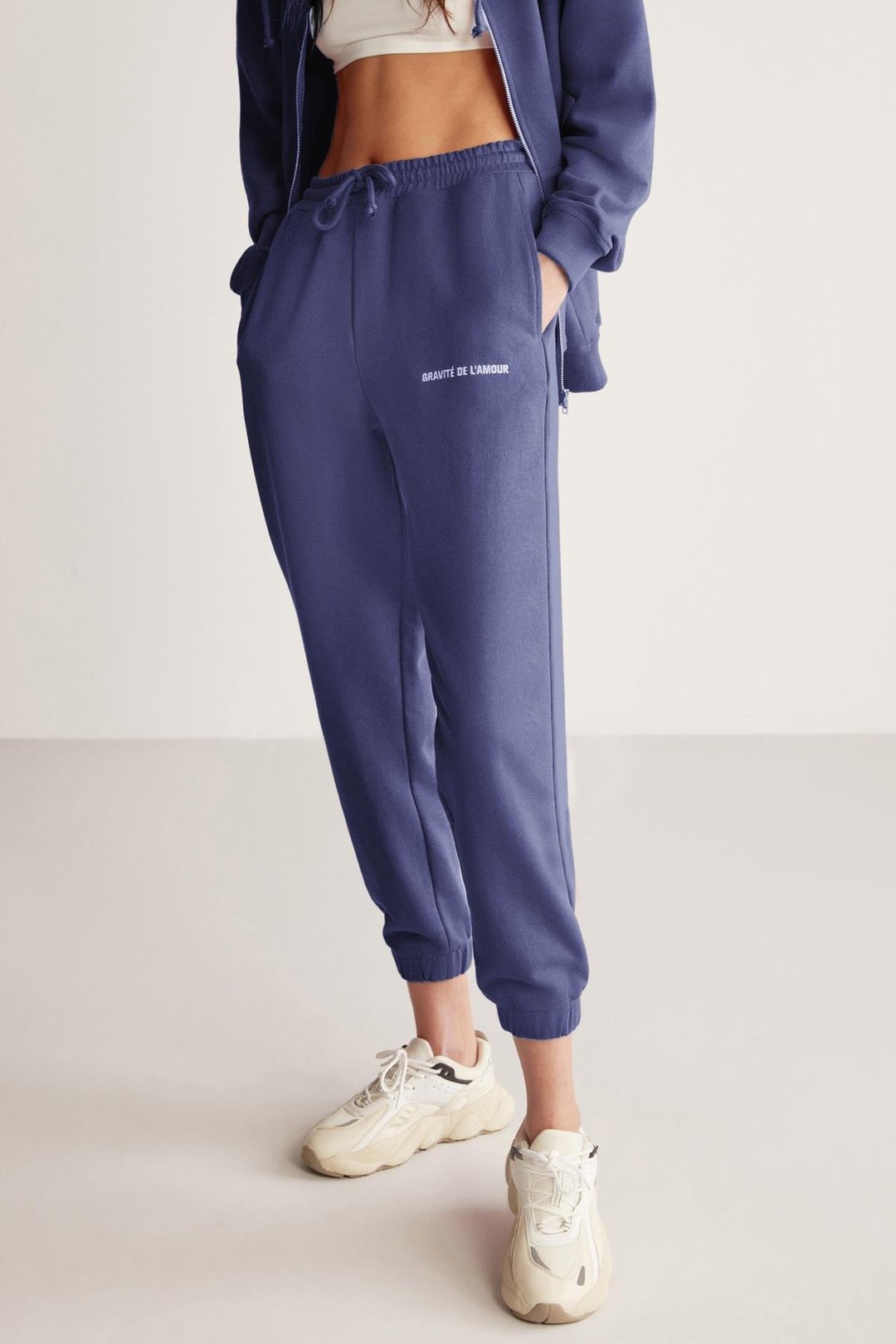 CARROLINE Kadın Nakış İşlemeli Relaxed Dar Paça Organik Pamuk Lacivert Eşofman Altı