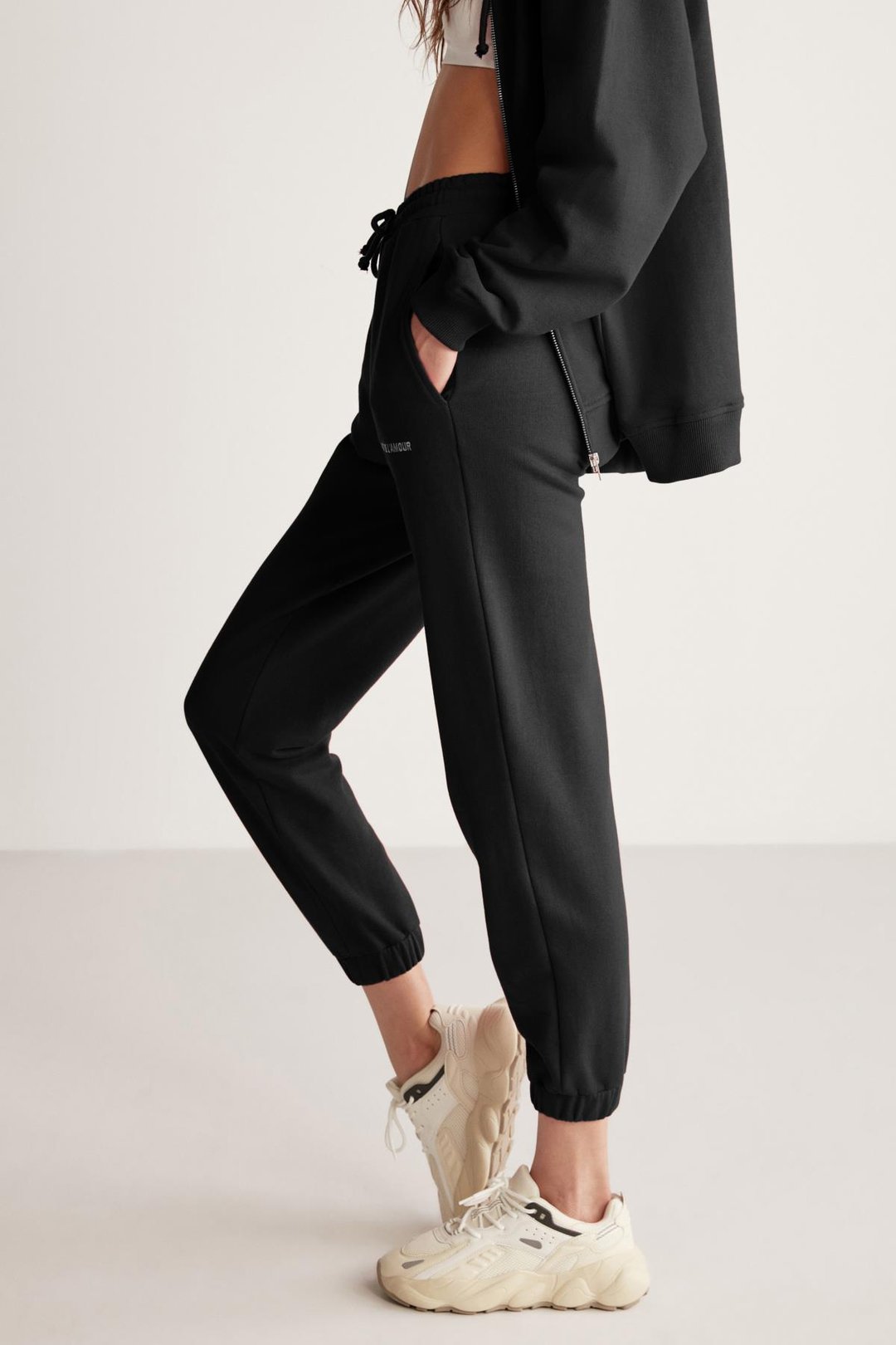 CARROLINE Kadın Nakış İşlemeli Relaxed Dar Paça Organik Pamuk Siyah Eşofman Altı