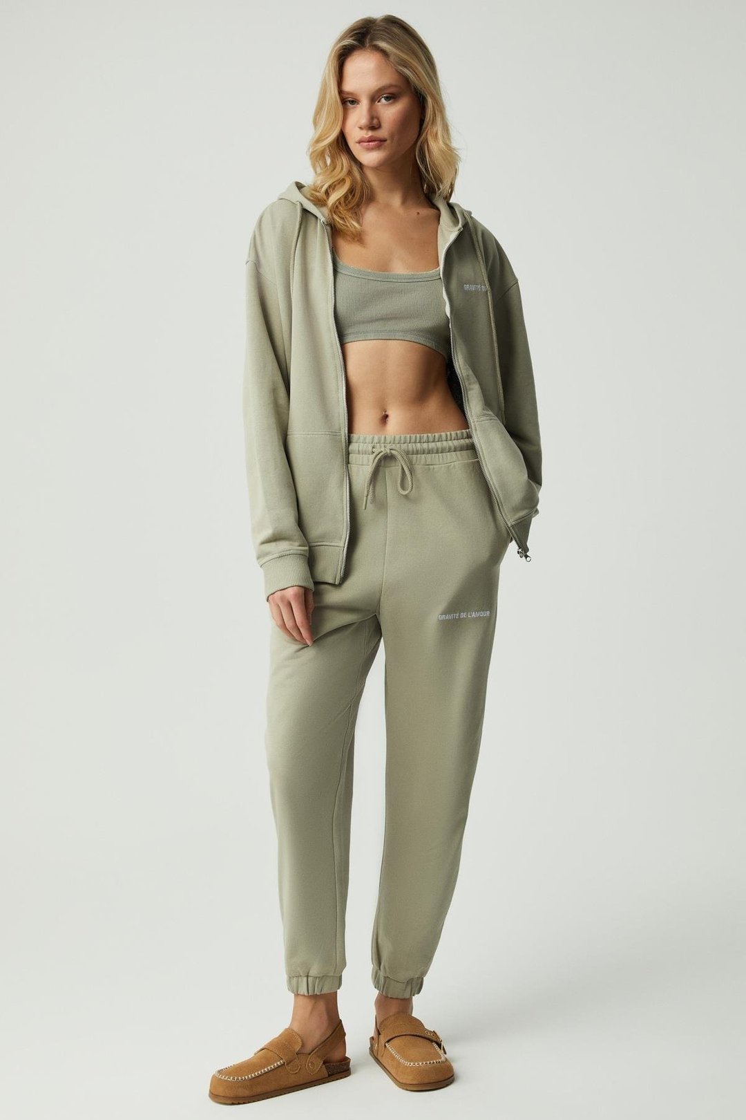 CARROLINE Kadın Nakış İşlemeli Relaxed Dar Paça Organik Pamuk Gri Eşofman Altı