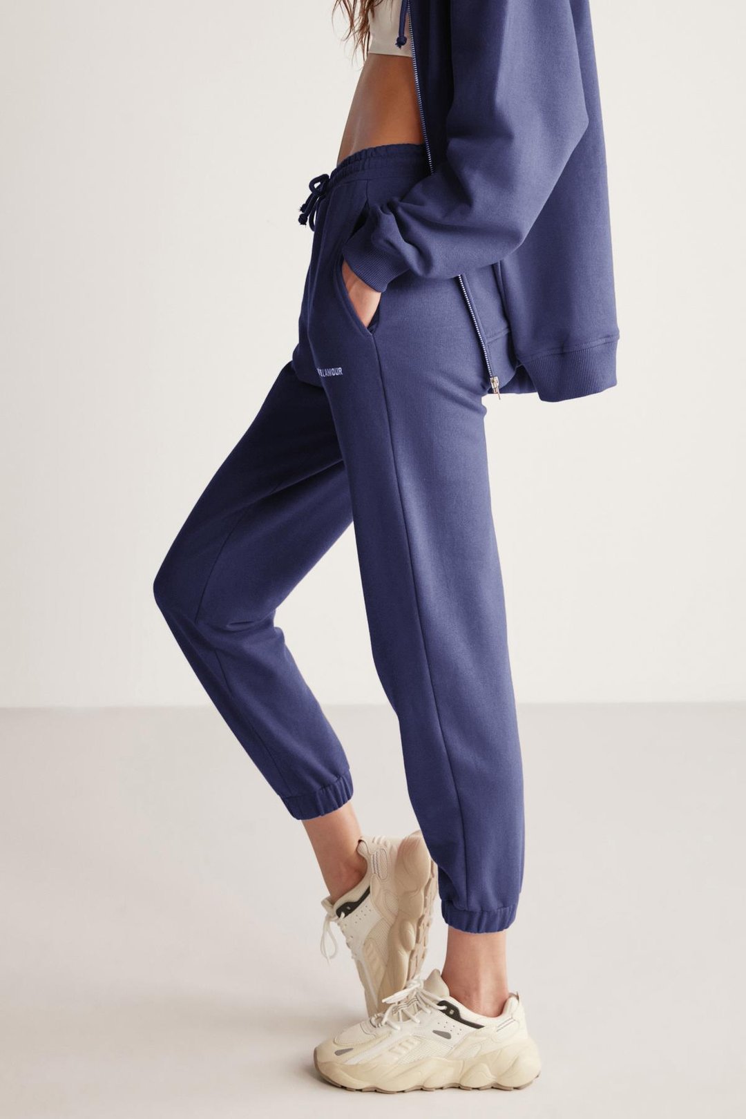 CARROLINE Kadın Nakış İşlemeli Relaxed Dar Paça Organik Pamuk Lacivert Eşofman Altı