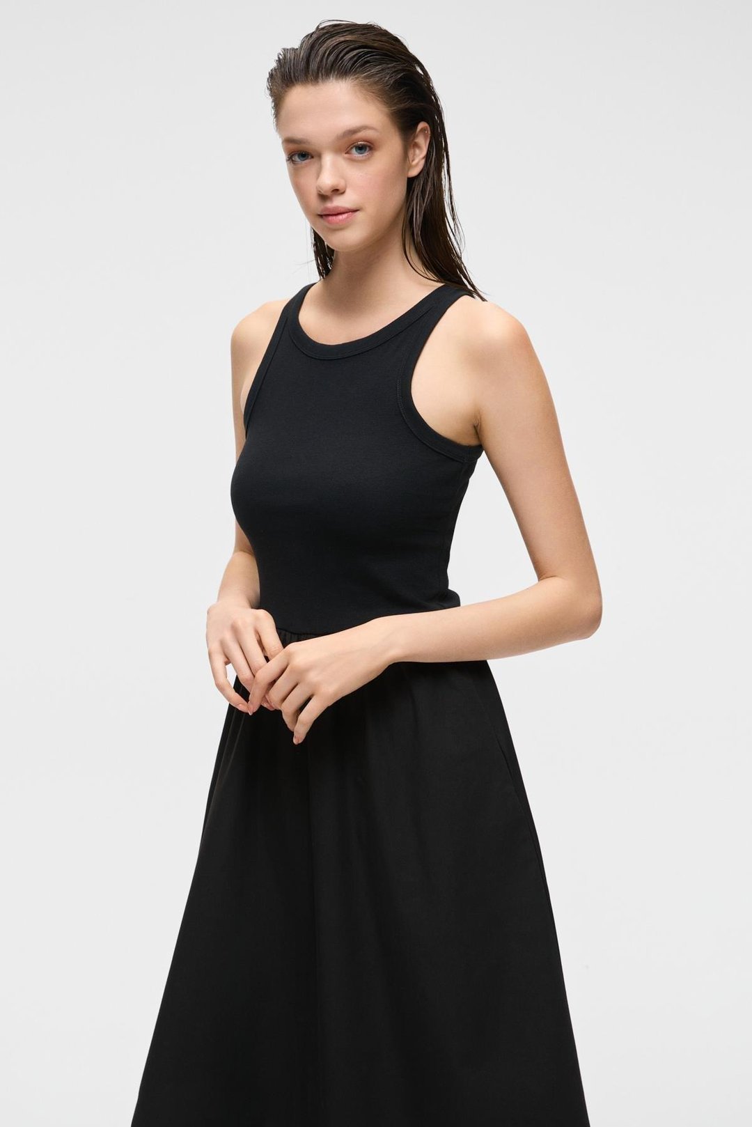 CATALA Kadın Poplin Dokuma Oyuk Yaka Sıfır Kol Siyah Elbise