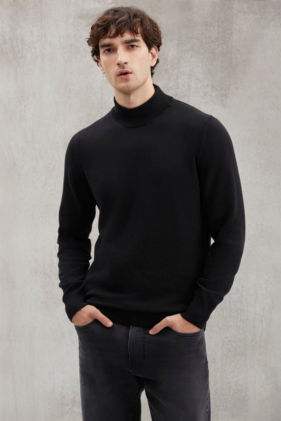 CESARE Basic Regular Siyah Tekli Kazak