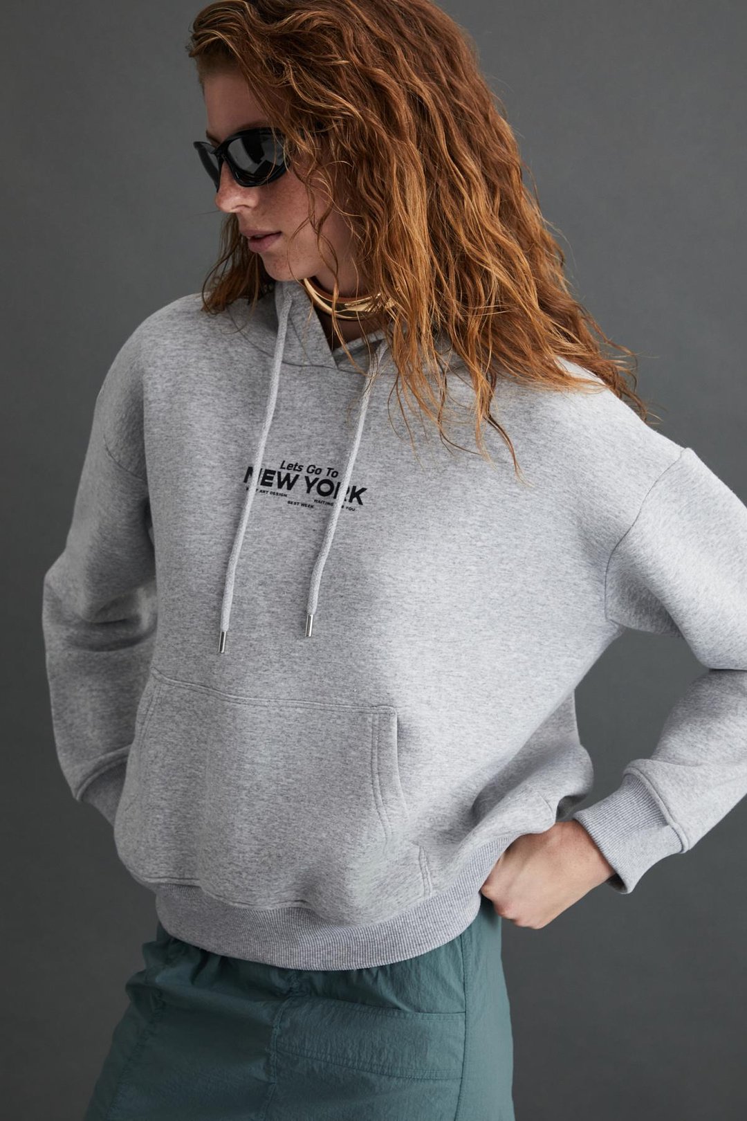 CHARGELLE Kadın Organik Pamuk Şardonlu Regular Şehir Temalı Baskılı Kapüşonlu Grimelanj Sweatshirt