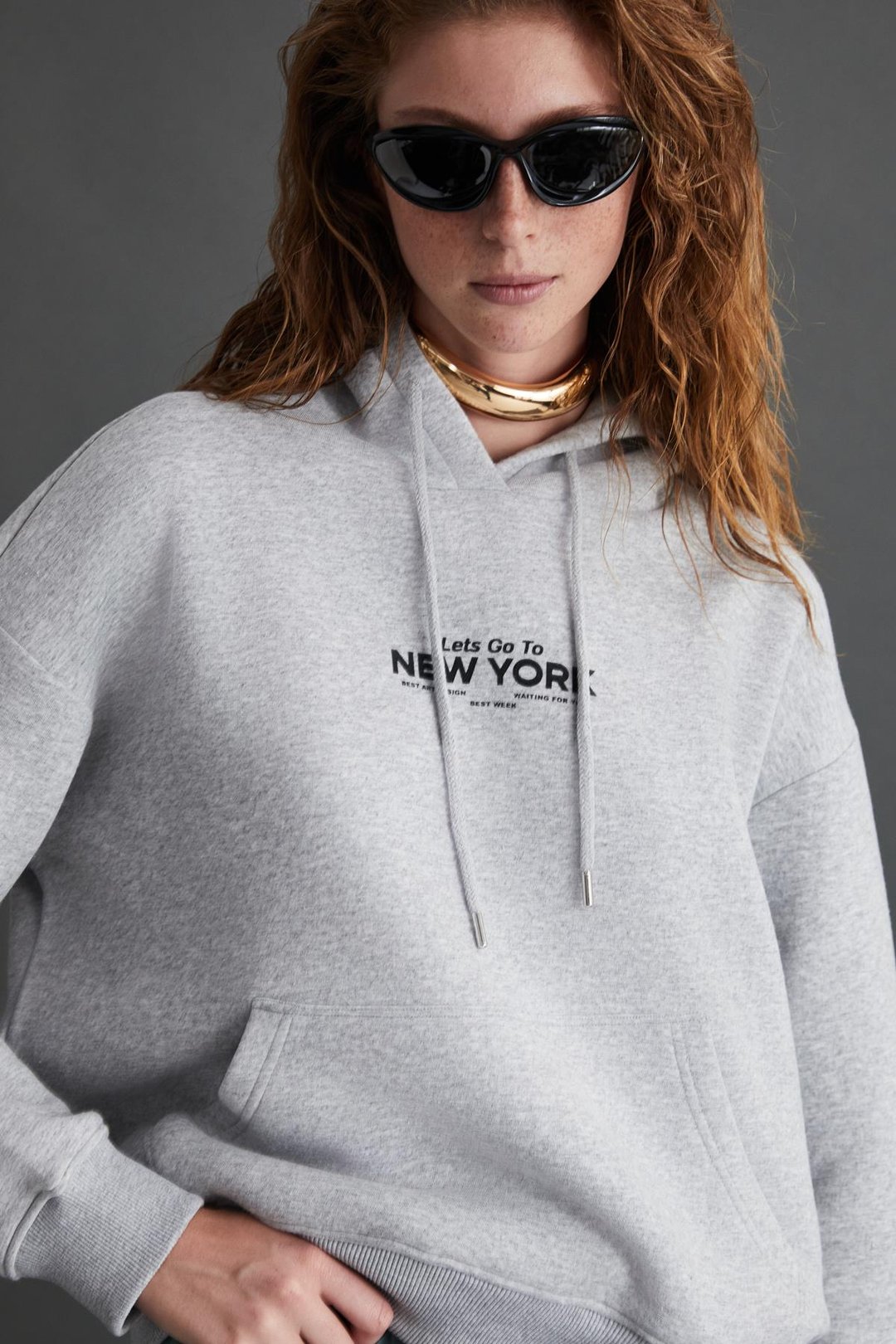 CHARGELLE Kadın Organik Pamuk Şardonlu Regular Şehir Temalı Baskılı Kapüşonlu Grimelanj Sweatshirt