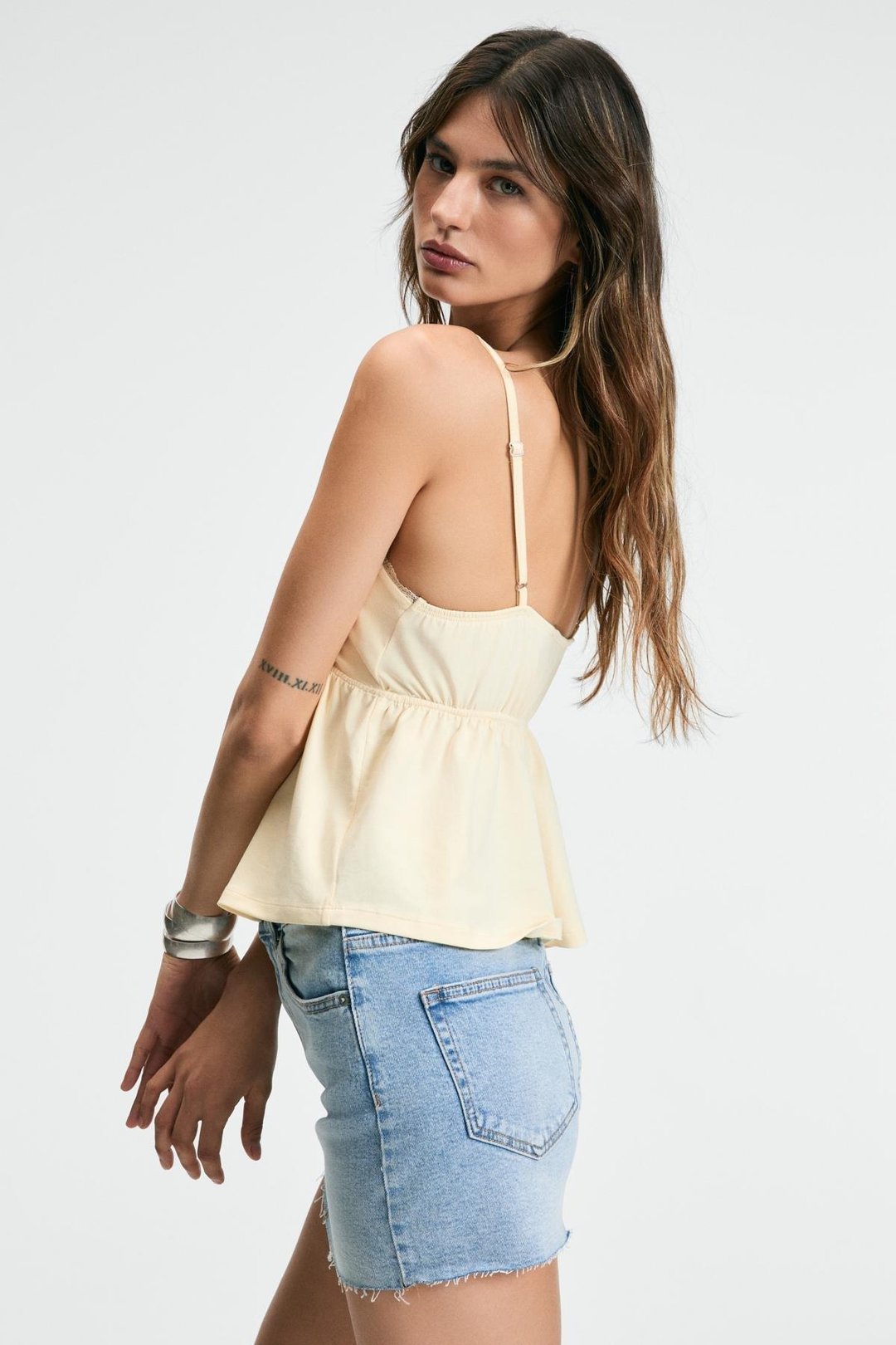 CLARVIA Kadın Üçgen Göğüs Kuplu Dantel Detaylı Ayar Askılı Sarı Bluz