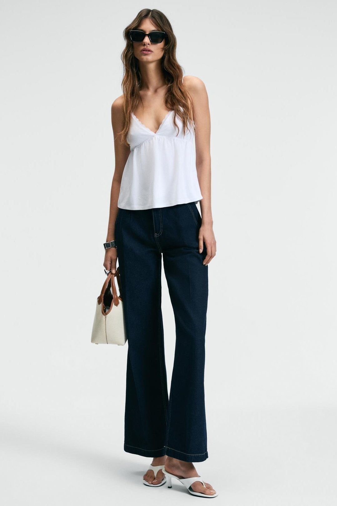 CLARVIA Kadın Üçgen Göğüs Kuplu Dantel Detaylı Ayar Askılı Beyaz Bluz