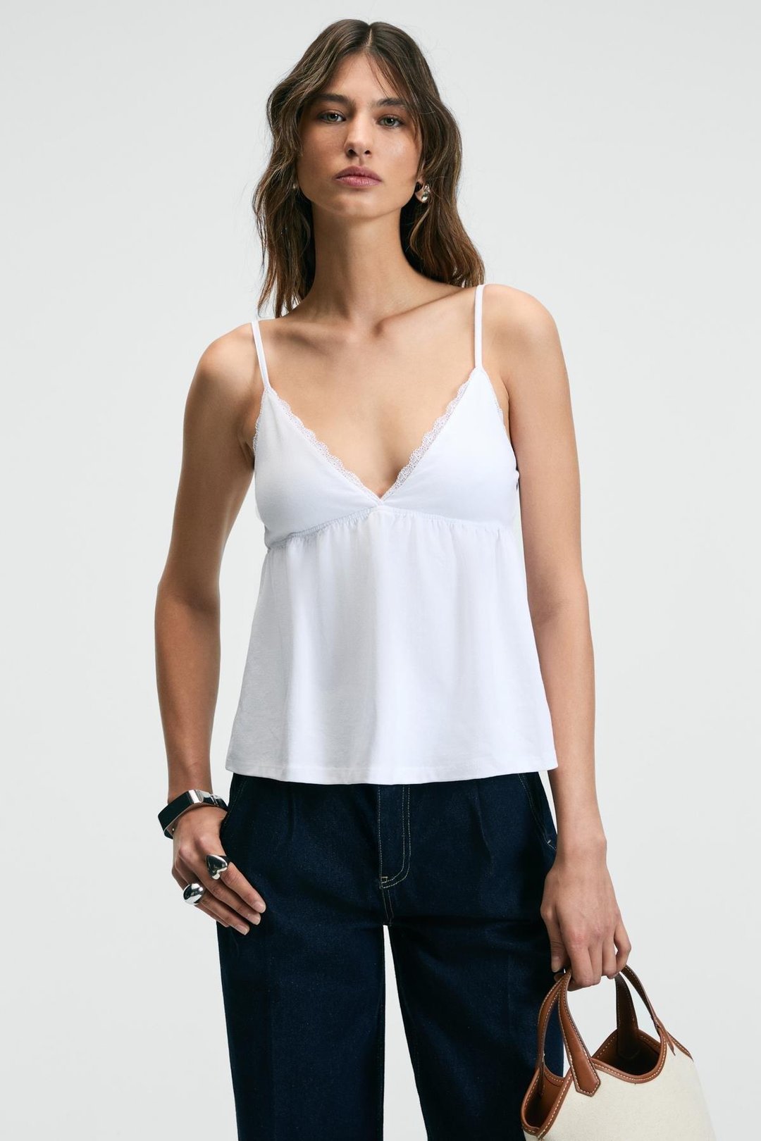 CLARVIA Kadın Üçgen Göğüs Kuplu Dantel Detaylı Ayar Askılı Beyaz Bluz