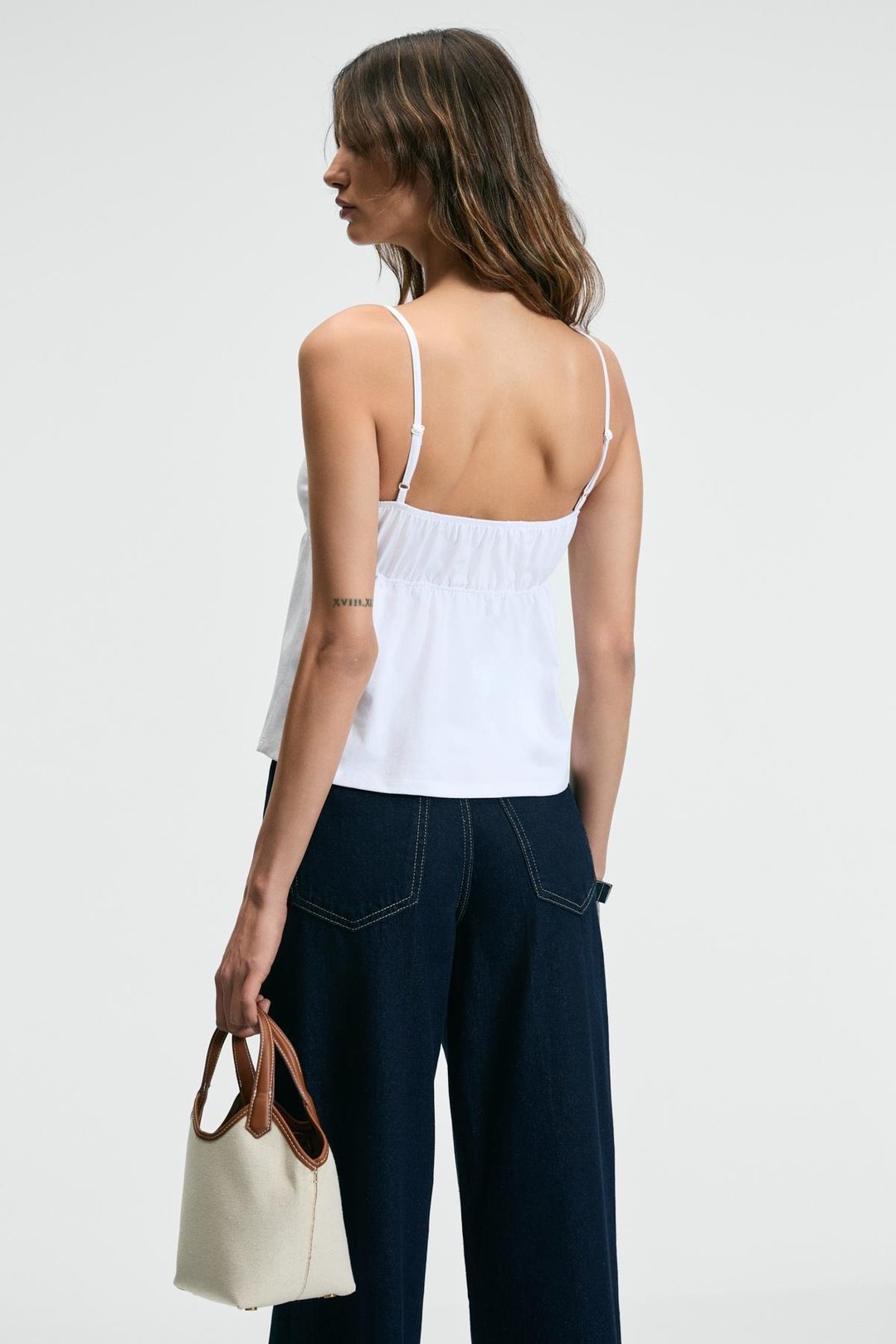 CLARVIA Kadın Üçgen Göğüs Kuplu Dantel Detaylı Ayar Askılı Beyaz Bluz