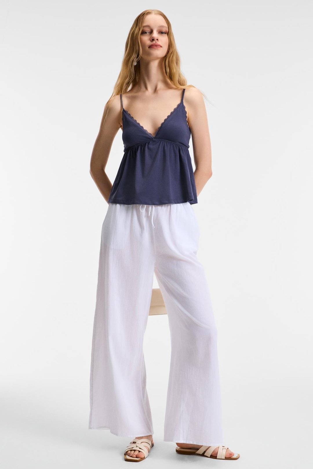 CLARVIA Kadın Üçgen Göğüs Kuplu Dantel Detaylı Ayar Askılı Lacivert Bluz