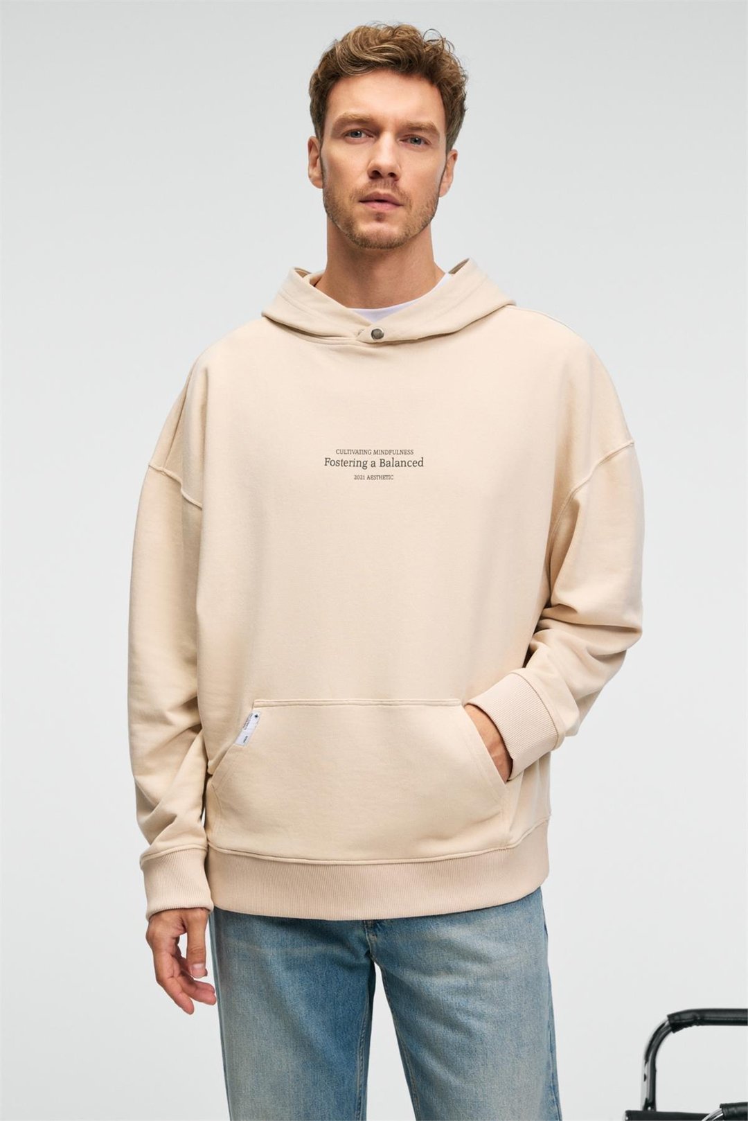 CLAY Erkek %100 Pamuk Kapüşonlu Çıtçıtlı Baskılı Cebi Süs Etiketli Krem Sweatshirt