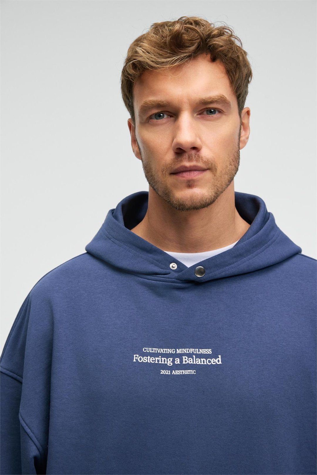 CLAY Erkek %100 Pamuk Kapüşonlu Çıtçıtlı Baskılı Cebi Süs Etiketli İndigo Sweatshirt