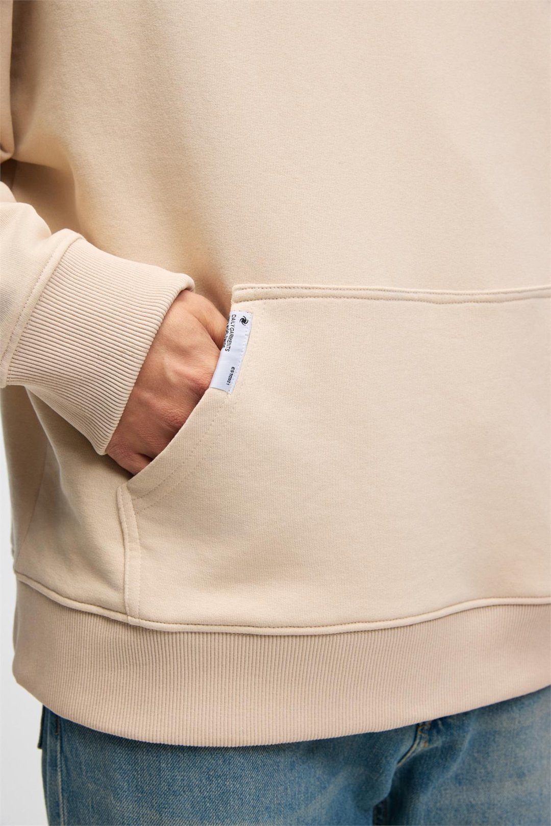 CLAY Erkek %100 Pamuk Kapüşonlu Çıtçıtlı Baskılı Cebi Süs Etiketli Krem Sweatshirt