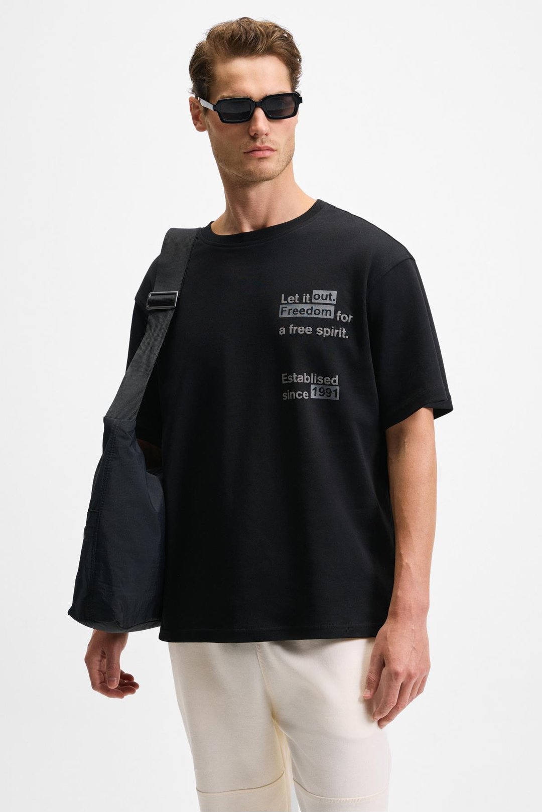 CODY Erkek Regular Fit Özel Dokulu Kalın Kumaşlı Önü Nakış Ve Baskılı Organik Pamuklu Siyah T-Shirt