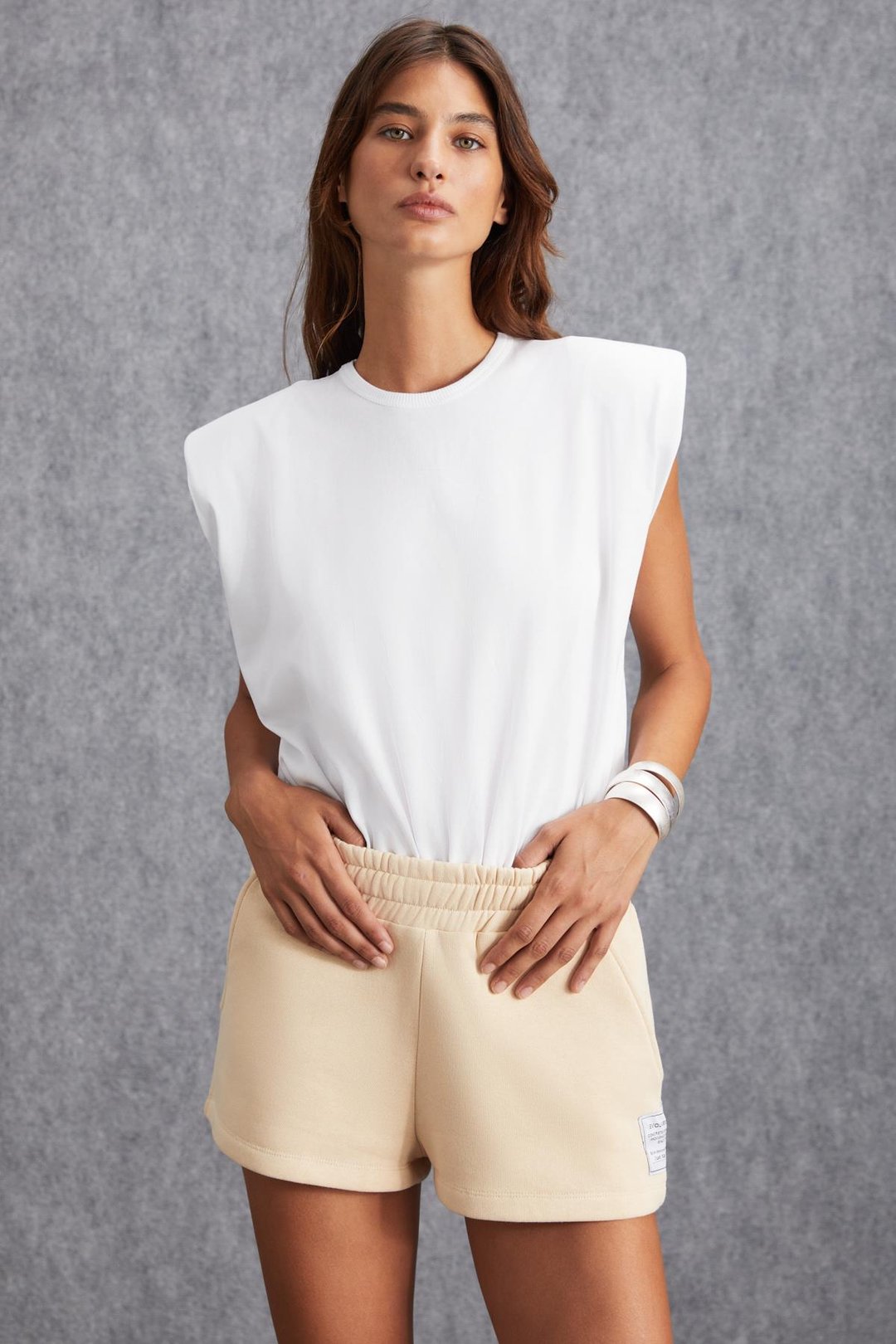 DANIXA Kadın 3 İplik İçi Şardonlu Süs Etiketi Detaylı Mini Krem Şort