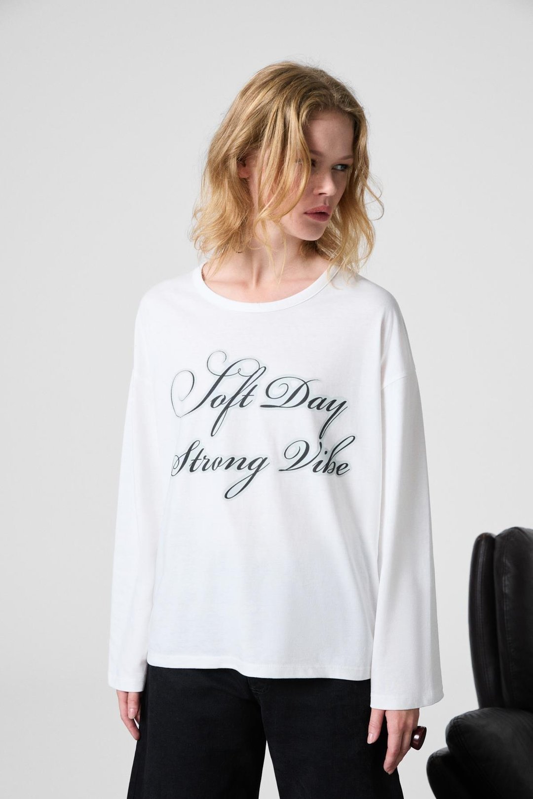 DAZULU Kadın Yumuşak Kumaşlı Baskılı Uzun Kollu Beyaz T-Shirt