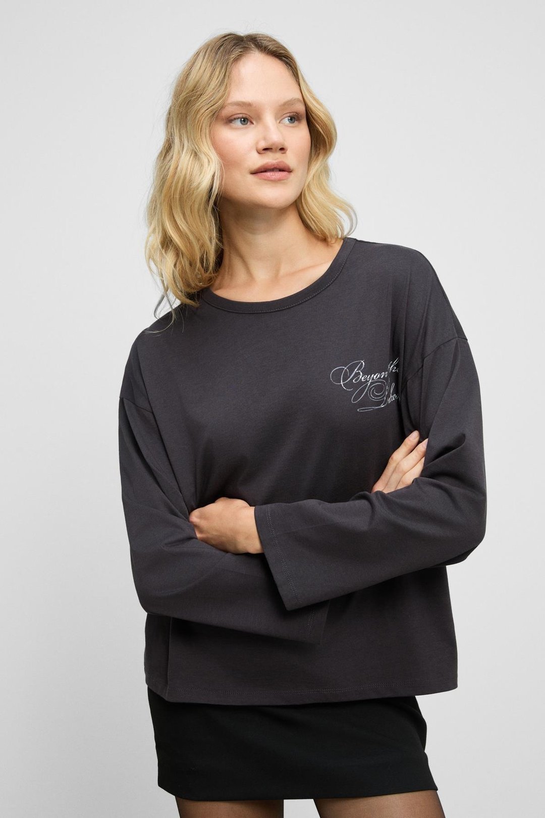 DAZULU Kadın Yumuşak Kumaşlı Baskılı Uzun Kollu Antrasit T-Shirt