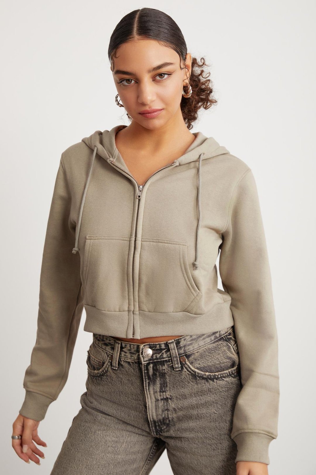 Delıa Kadın Crop İçi Polarlı Fermuarlı Organik Pamuklu Kapüsonlu Kordonlu Bej Sweatshirt