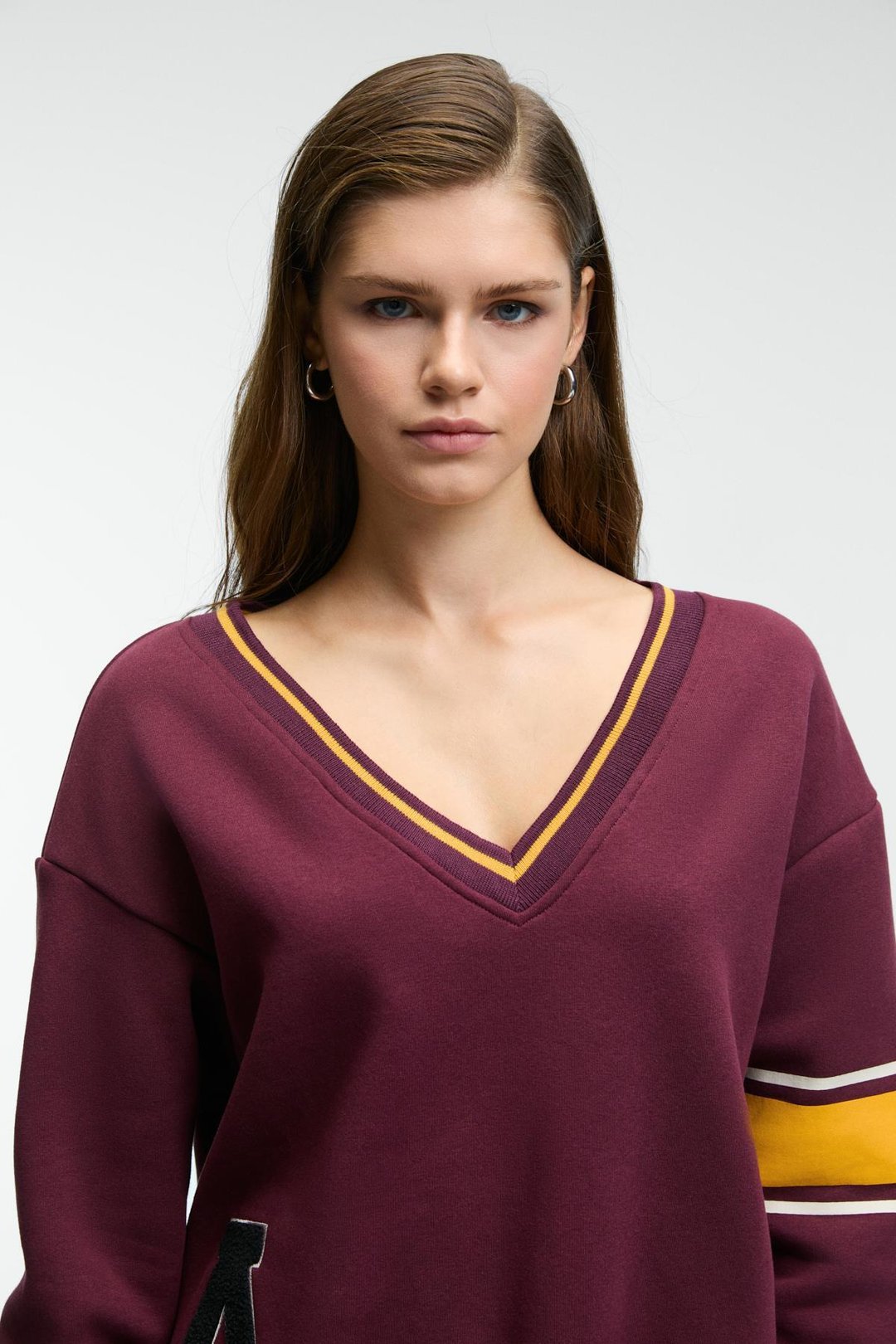 DIVINE Kadın V Yakalı Nakış Ve Patch Detaylı Bordo Sweatshirt