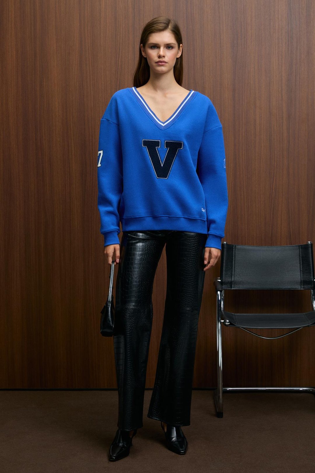 DIVINE Kadın V Yakalı Nakış Ve Patch Detaylı Mavi Sweatshirt