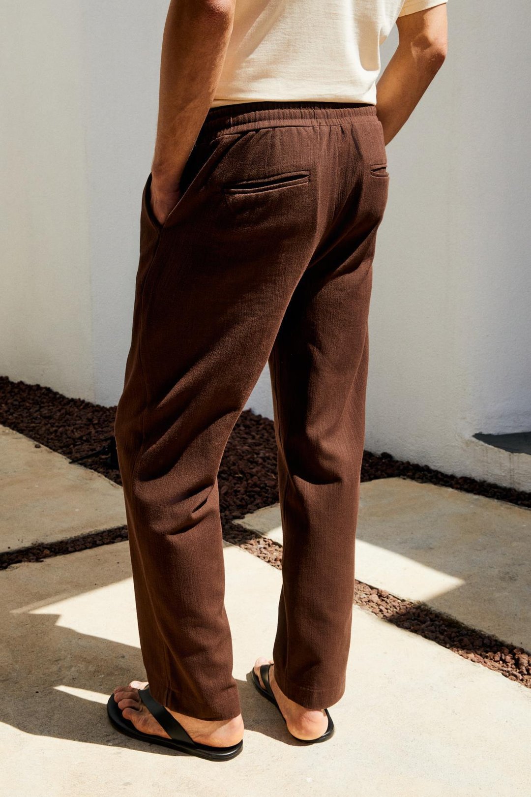 EDVIN Erkek Beli Lastikli Yanları Cepli Keten Karışımlı Relaxed Fit Acı Kahve Pantolon