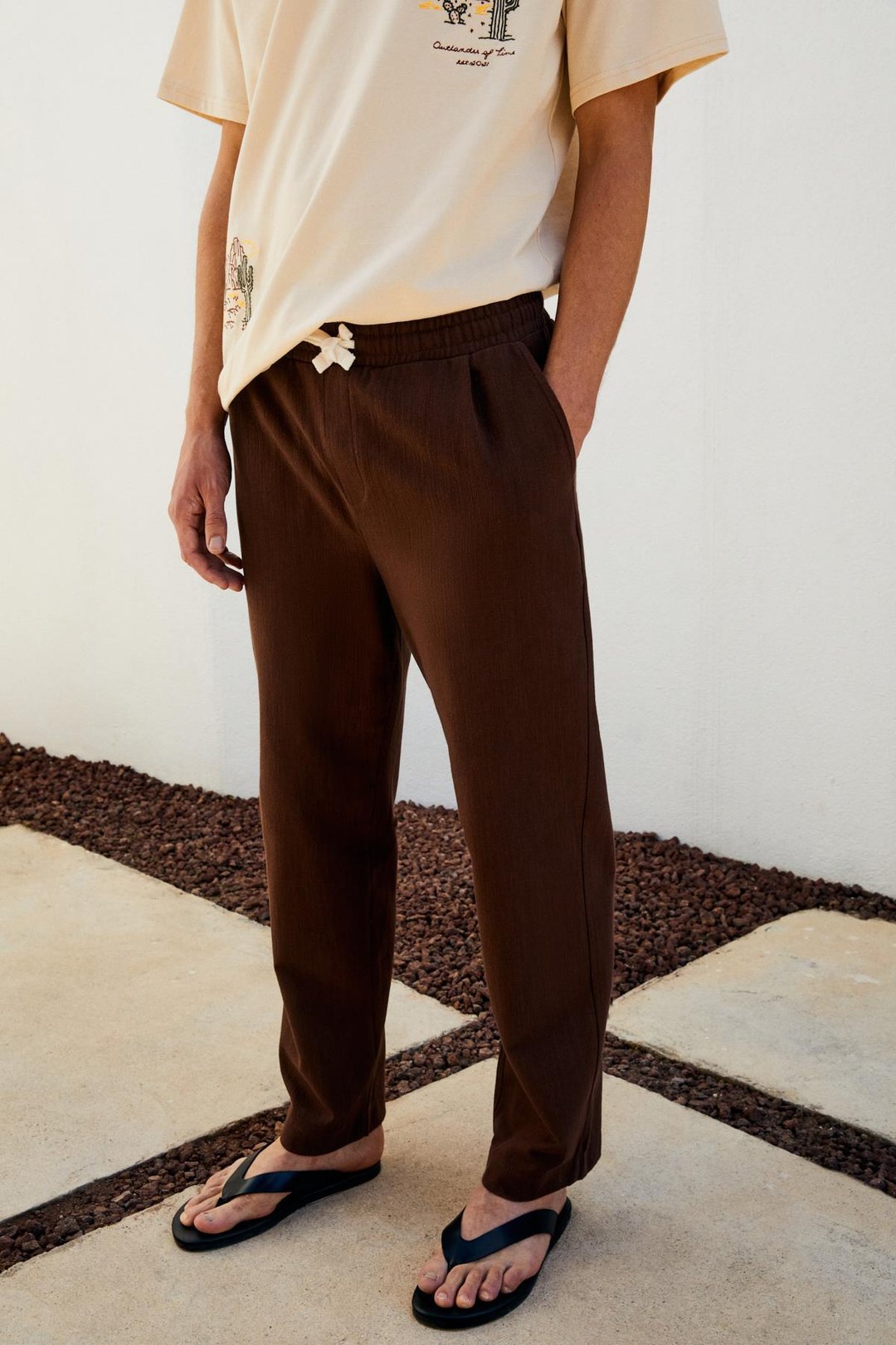 EDVIN Erkek Beli Lastikli Yanları Cepli Keten Karışımlı Relaxed Fit Acı Kahve Pantolon