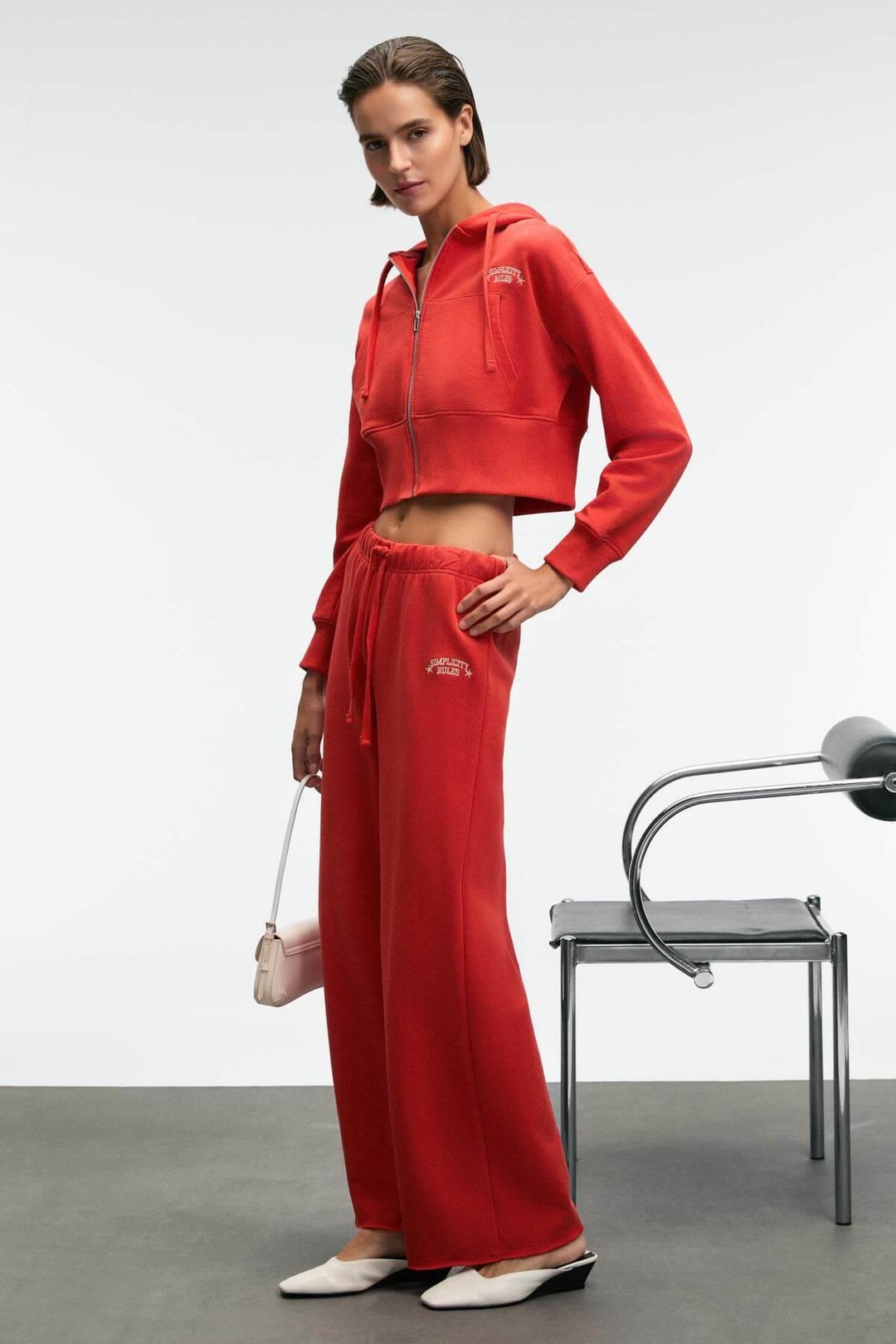 ELARA Kadın Metal Fermuarlı Nakışlı Kapüşonlu Crop Kırmızı Sweatshirt